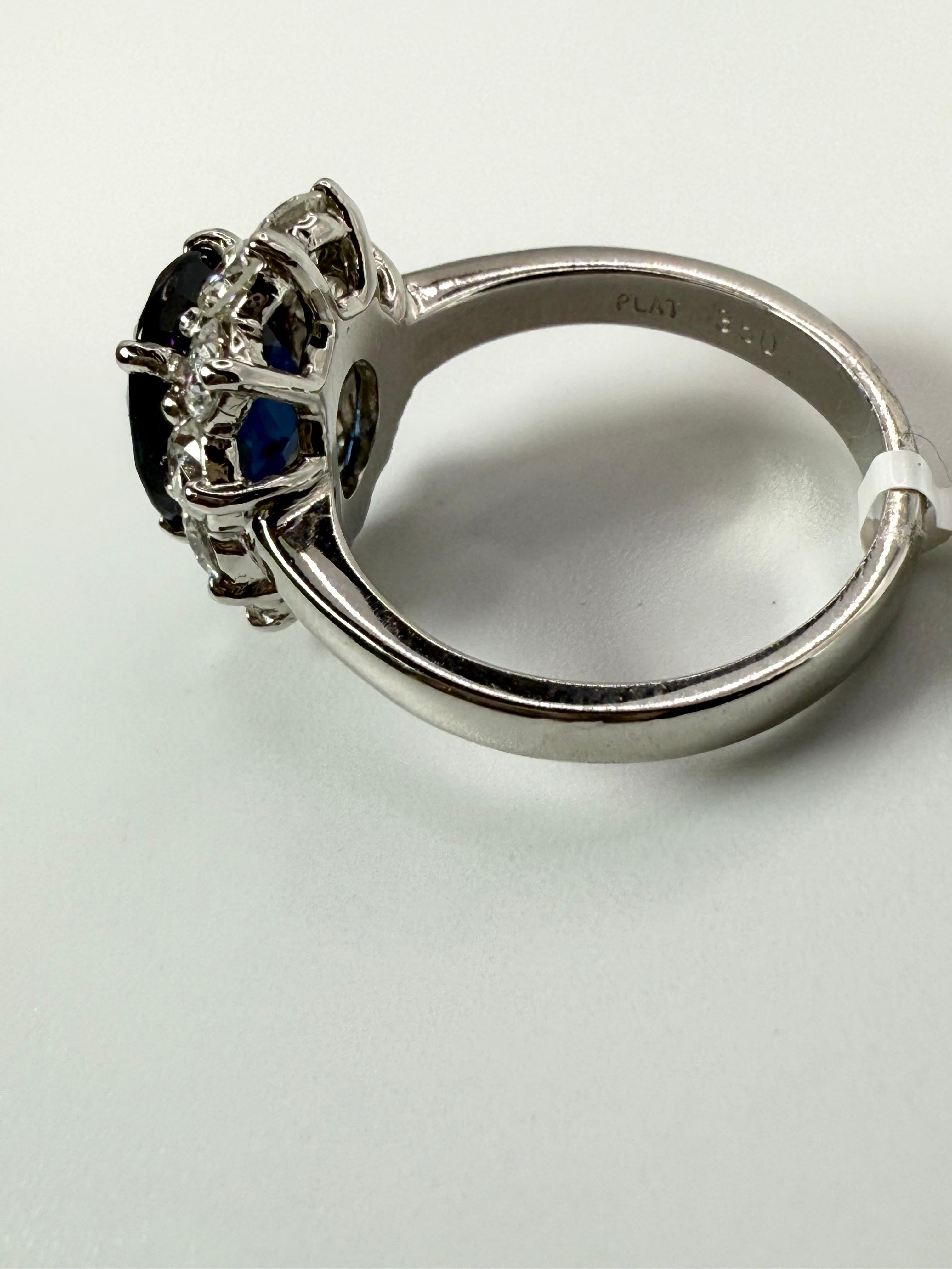 Anello con zaffiro grande da 3,55 carati e diamanti in platino In condizioni Nuovo in vendita a Jupiter, FL