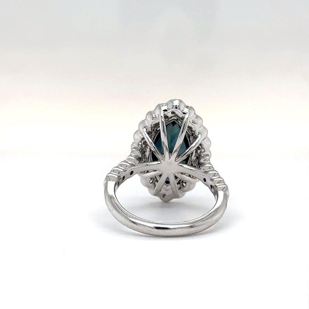 3,55 Karat Marquise australischer Saphir und Diamant-Cluster-Ring mit Wellenschliff (Marquiseschliff) im Angebot