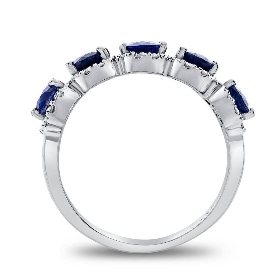 Modern 3.55ct Oval Sapphire & Round Diamond Band in 14KT Gold For Sale