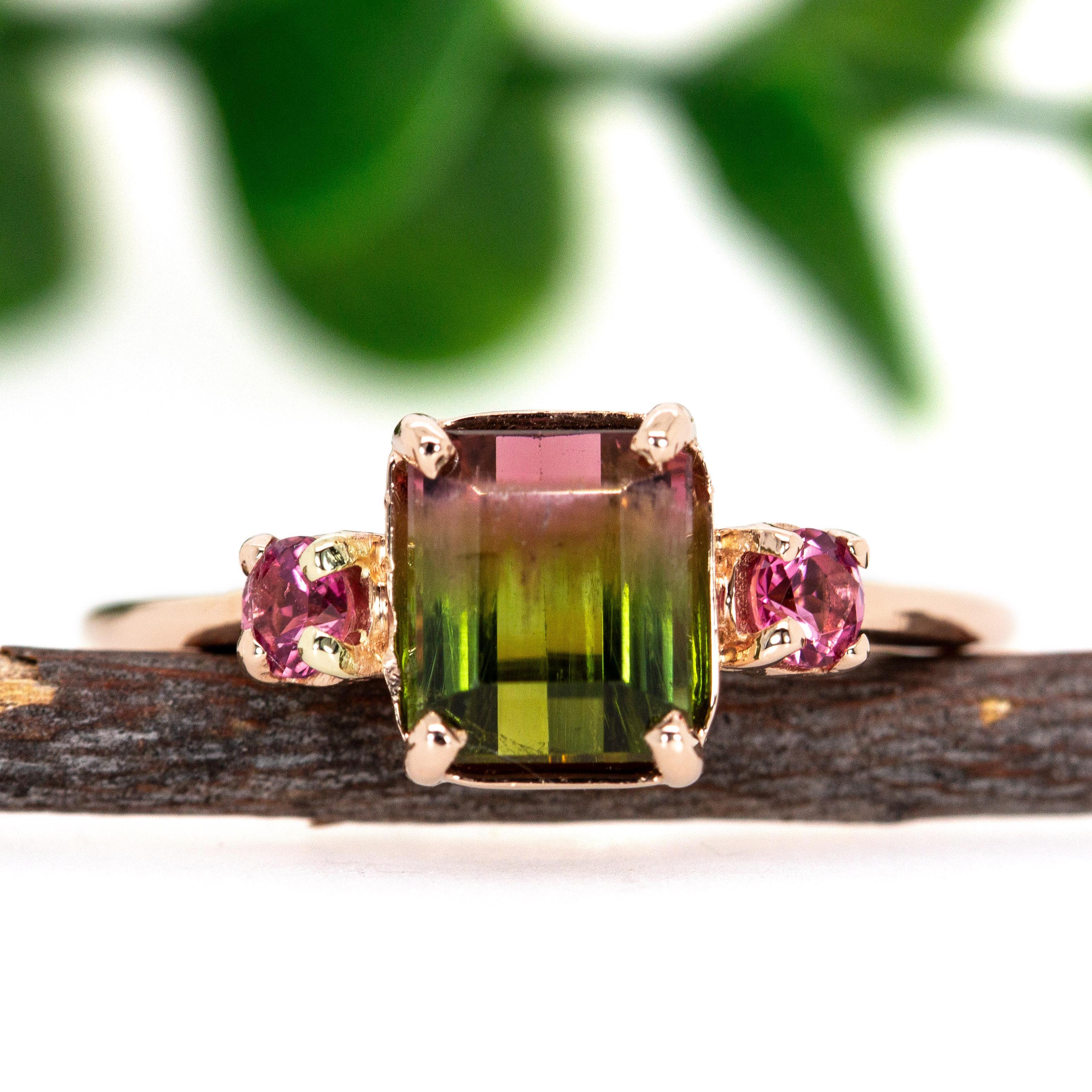 Art déco Bague de tourmaline bicolore de 3,55 carats avec accents de tourmaline rose en or 14 carats EM 9x6 mm en vente