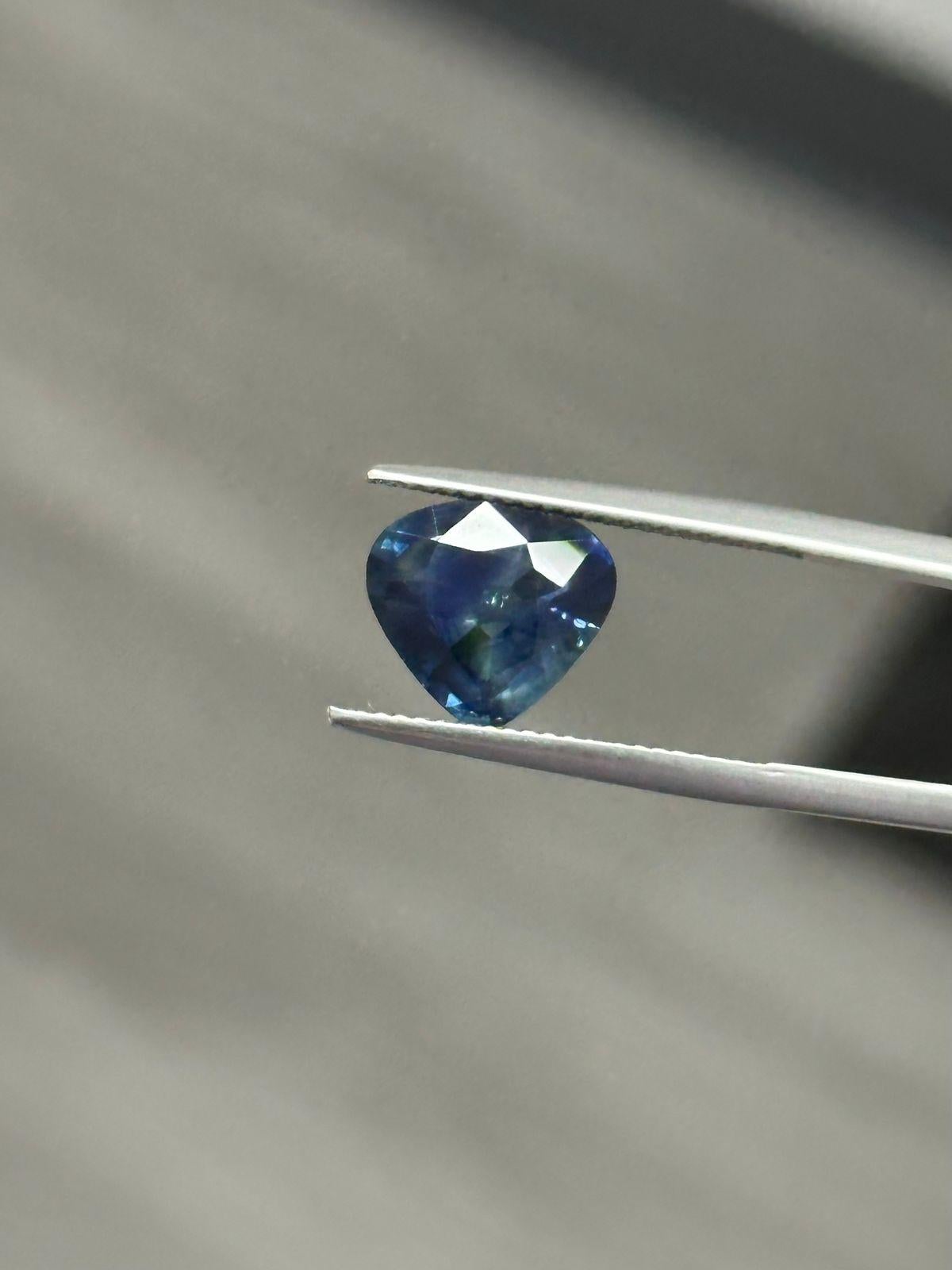 Pièce de saphir bleu sarcelle de 3,56 carats, taillée en poire Unisexe en vente