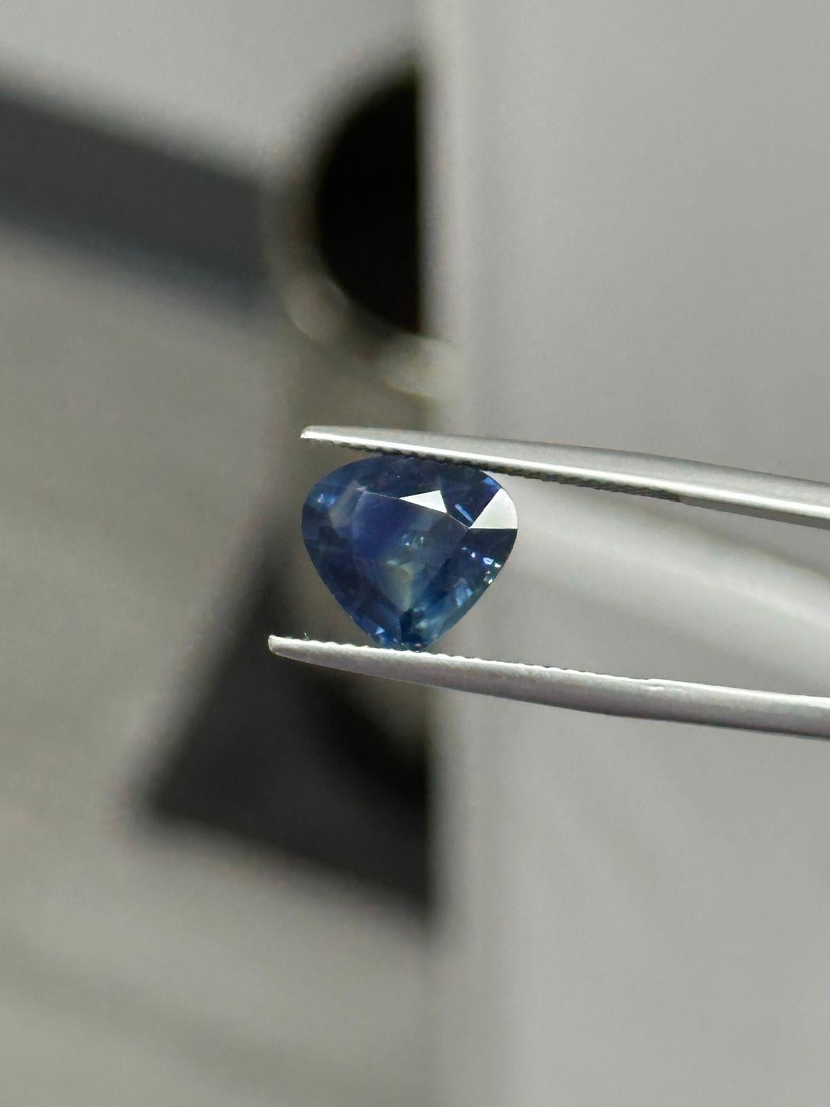 Pièce de saphir bleu sarcelle de 3,56 carats, taillée en poire en vente 1