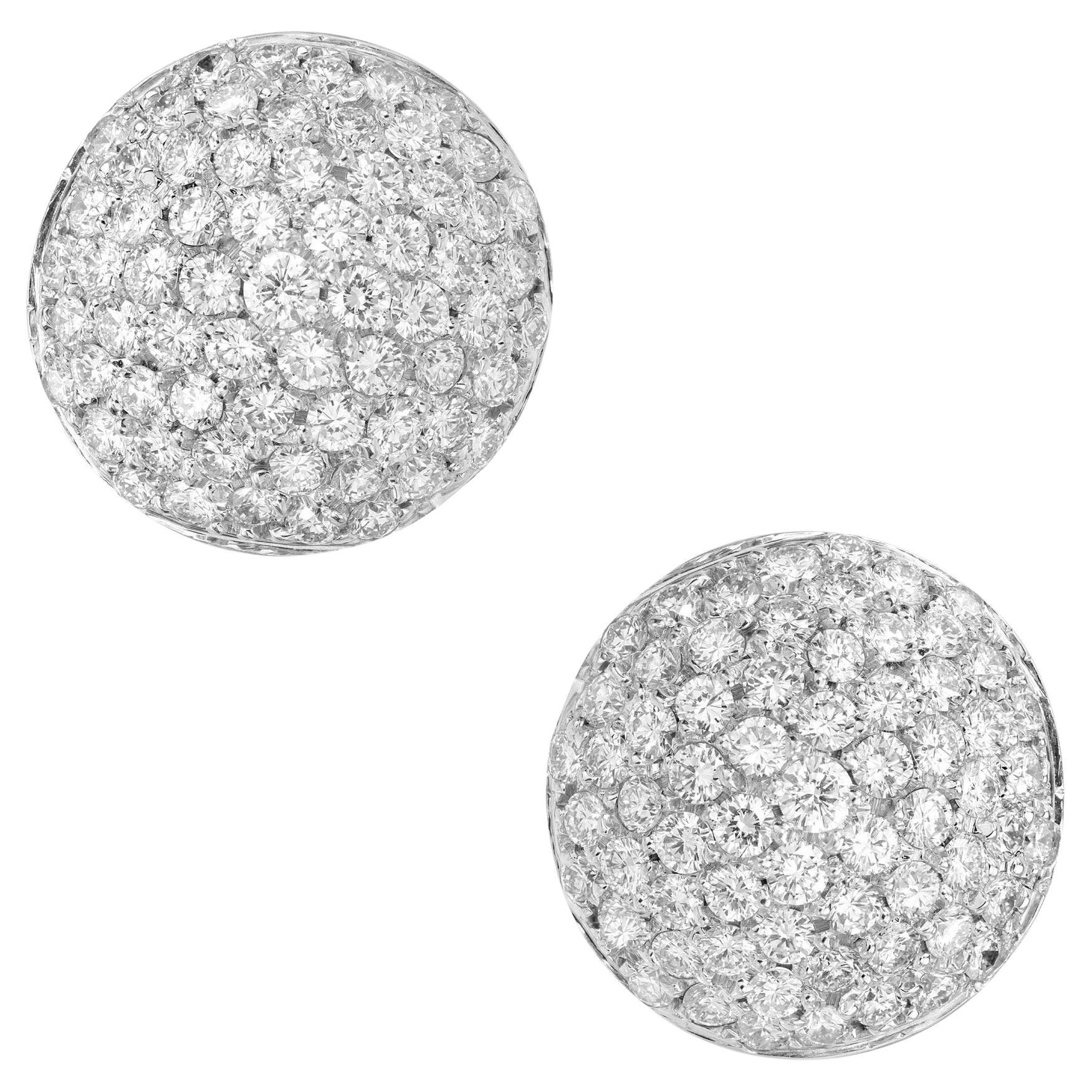 Boucles d'oreilles en or avec dôme en grappe de diamants de 3,56 carats en vente