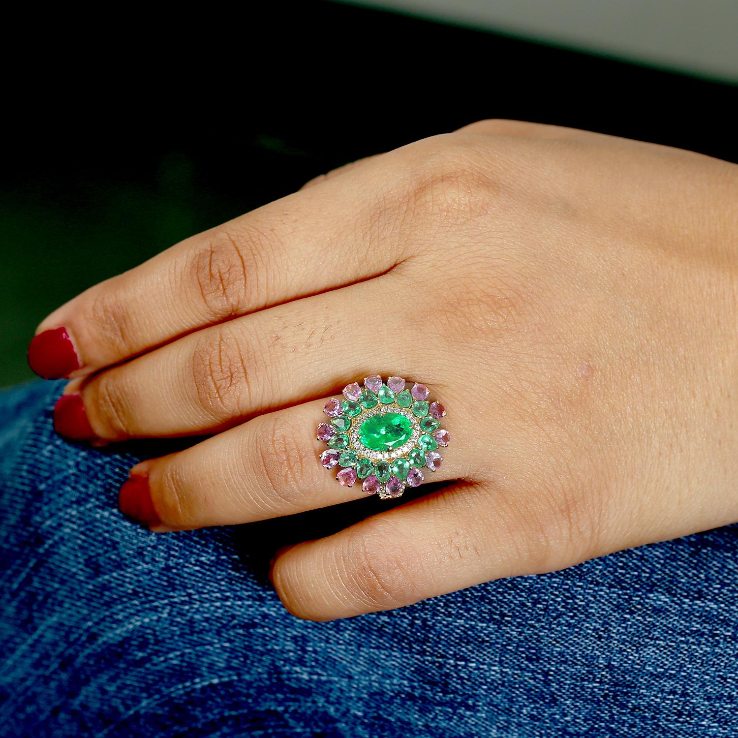Modern 3.56 Carats Emerald Pink Sapphire Diamond 14 Karat Gold Ring For Sale