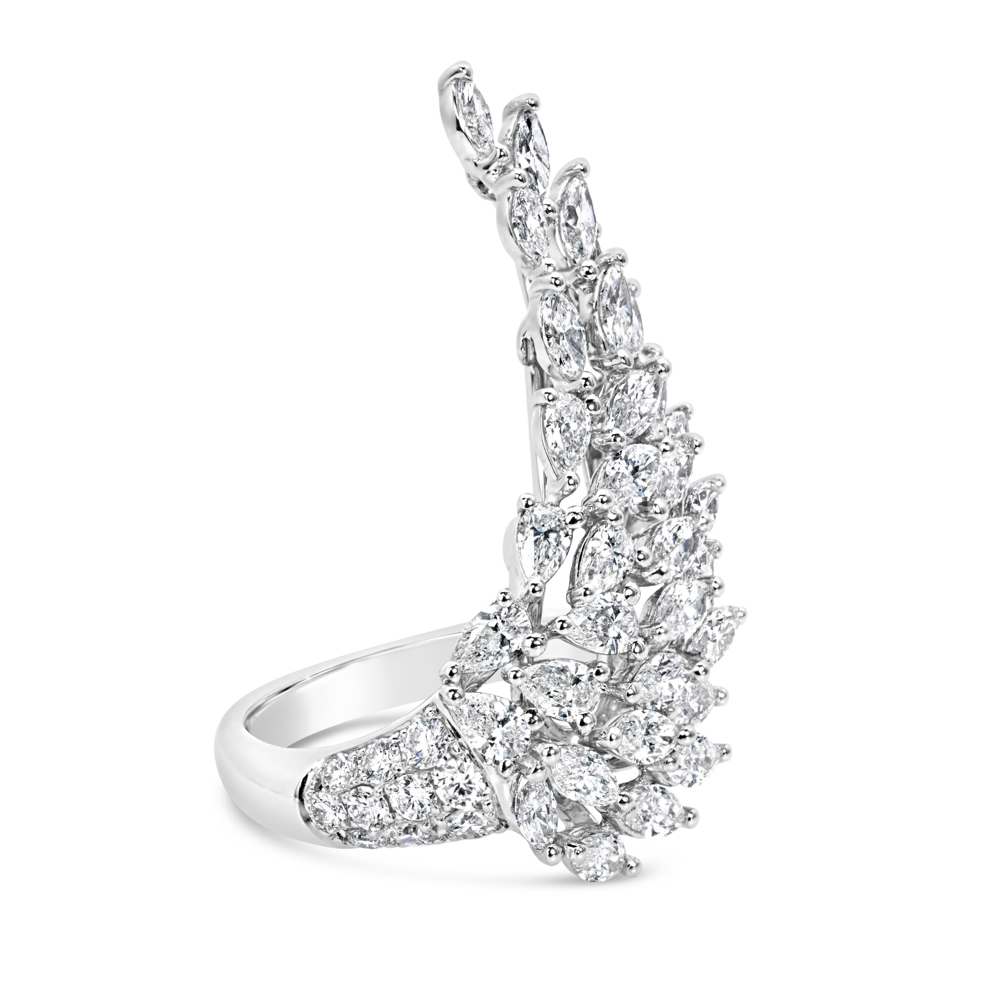 Ein eleganter Modering mit einem einzelnen Flügelmotiv aus marquiseförmigen Diamanten von insgesamt 3,56 Karat. Fein gefasst in 18 Karat Weißgold. Größe 6,5 US, Größenänderung auf Anfrage. Perfekt für luxuriöse Anlässe. 

Roman Malakov ist ein