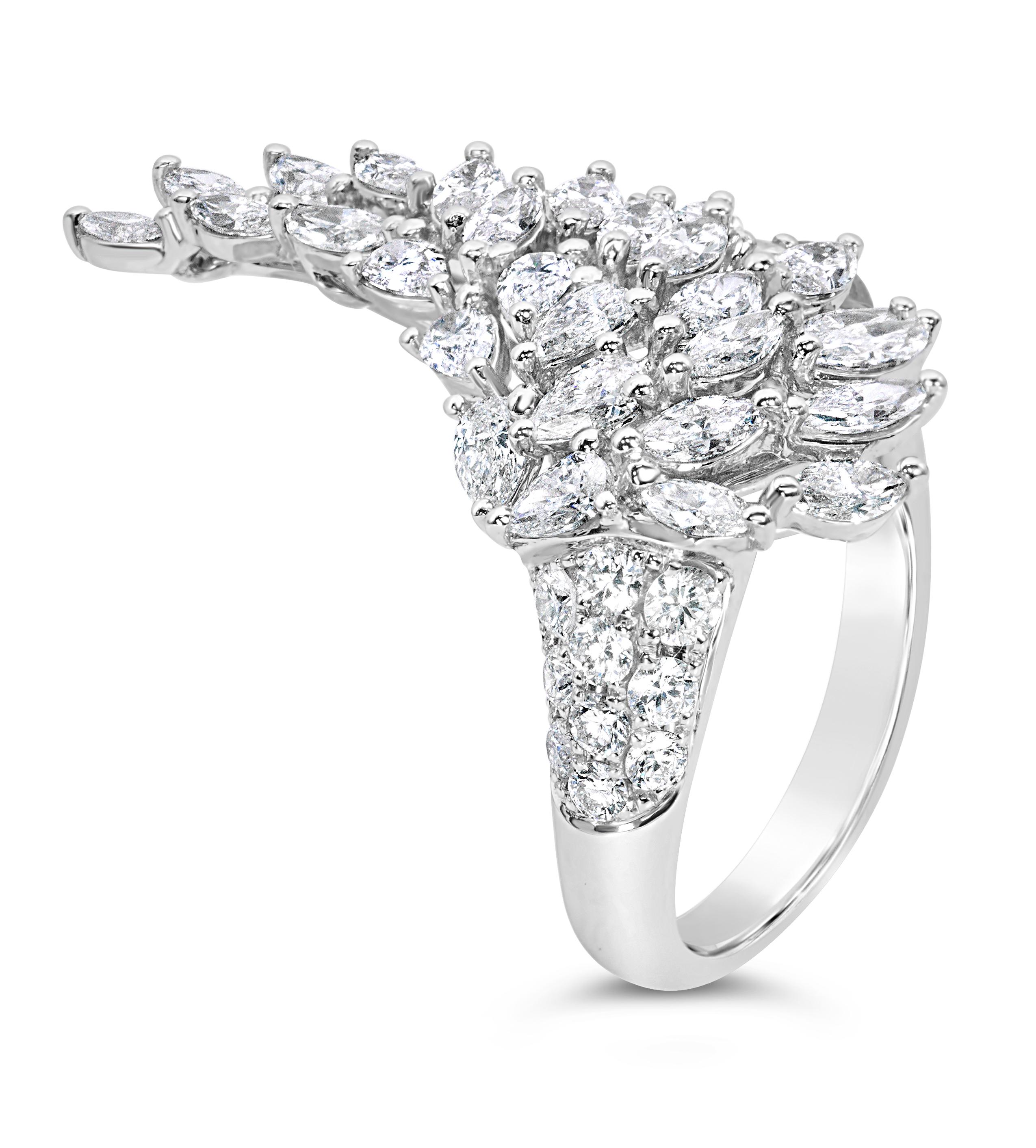 Roman Malakov Flügel-Modering mit 3,56 Karat Diamant im Marquise-Schliff (Zeitgenössisch) im Angebot
