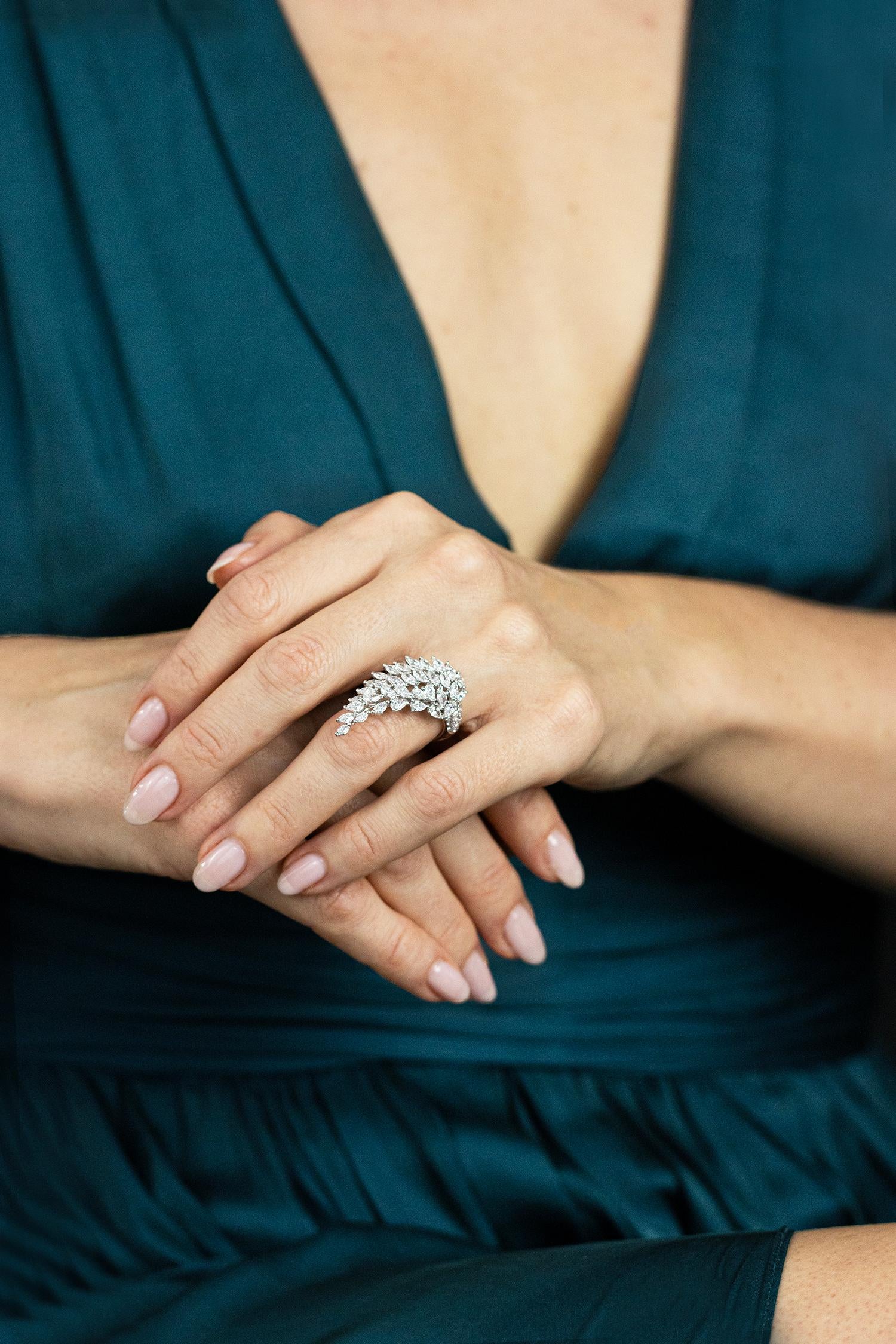 Roman Malakov Flügel-Modering mit 3,56 Karat Diamant im Marquise-Schliff im Angebot 1