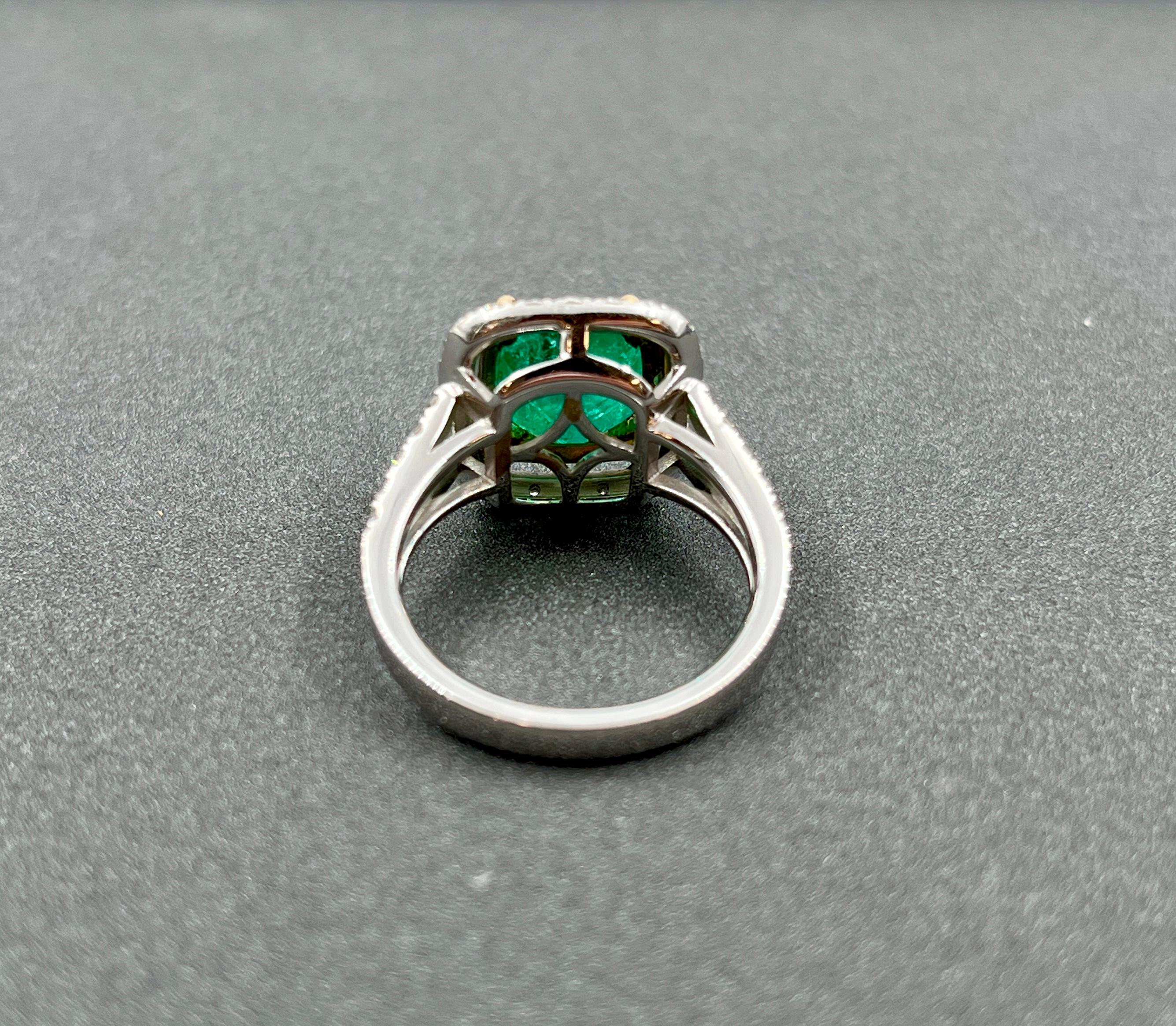 3.56 Karat Ring mit natürlichem Smaragd und Diamant im Zustand „Neu“ im Angebot in Chicago, IL