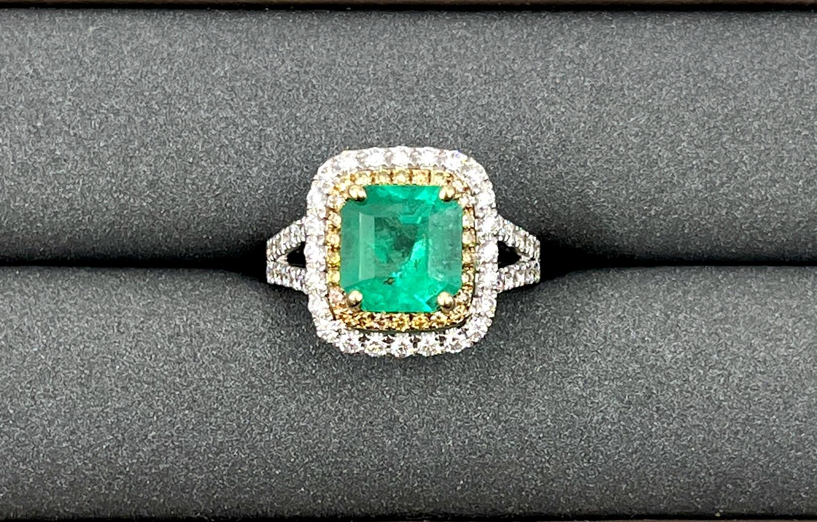 Anello con smeraldo naturale e diamante da 3.56 carati in vendita