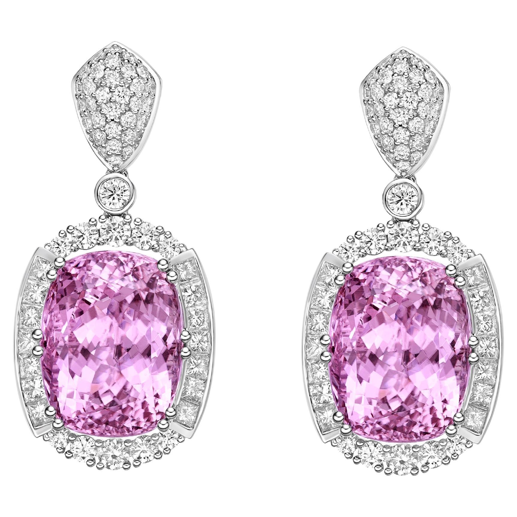 Boucles d'oreilles pendantes en or blanc 18 carats avec tourmaline rose de 35,67 carats et diamant. en vente