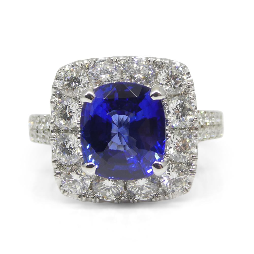 3,56ct Blauer Saphir, Diamant Verlobungsring/Statement Ring in 18K Weißgold (Kissenschliff) im Angebot