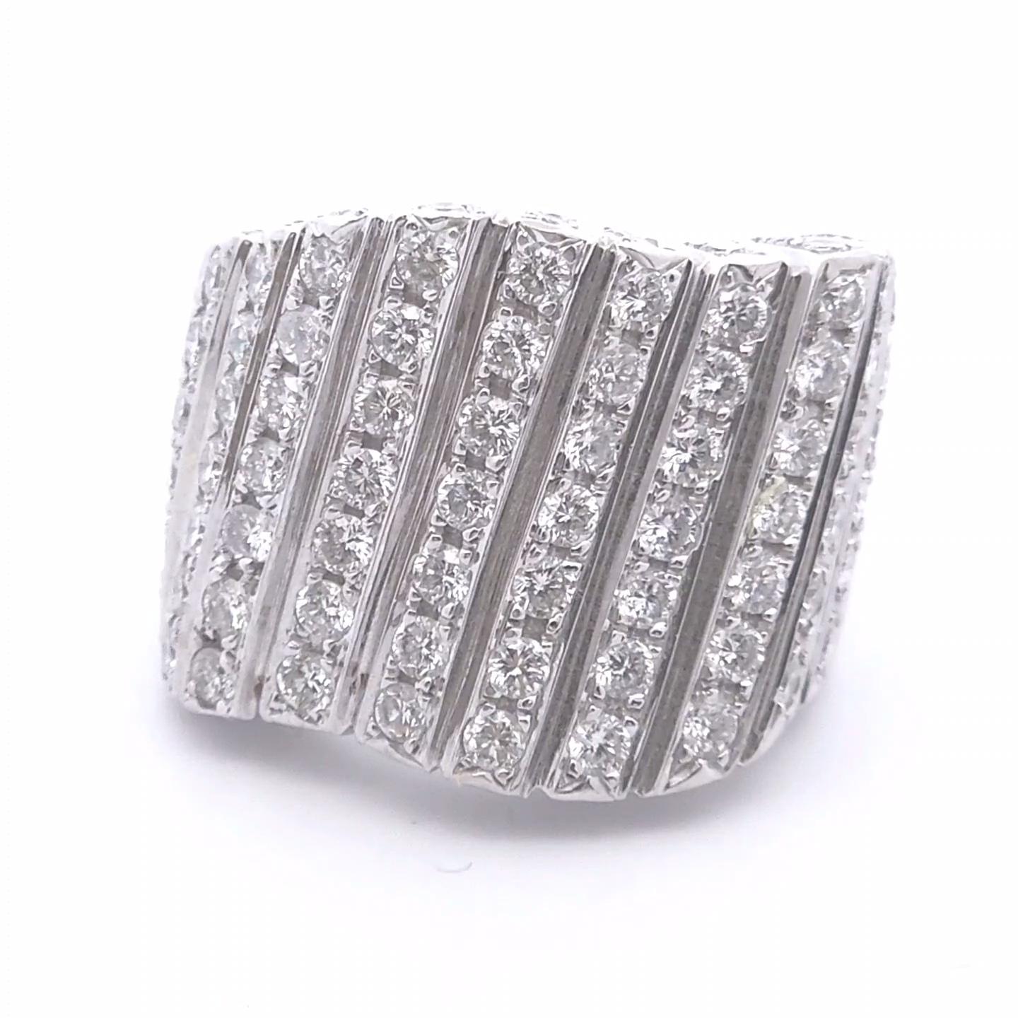 Round Cut 3.56ct Round Diamond Fashion Ring in 18k WG For Sale