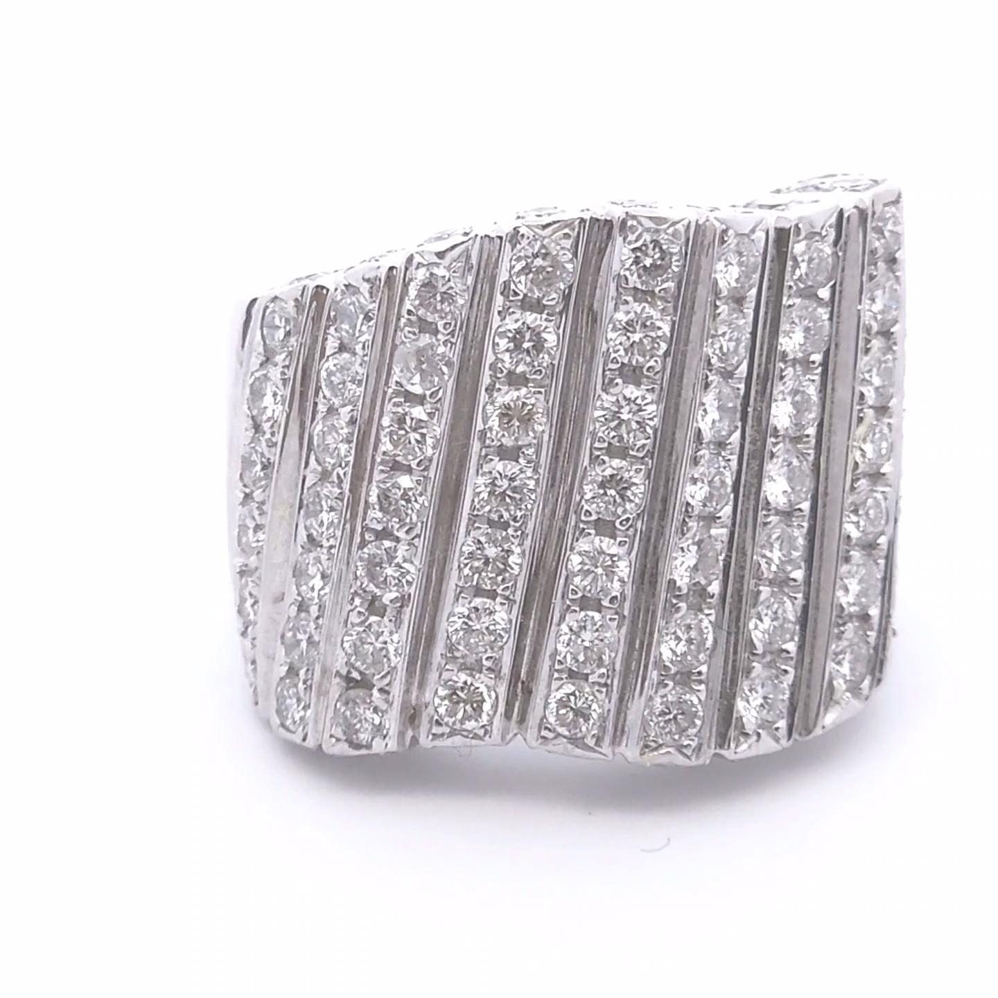 3.56ct Round Diamond Fashion Ring in 18k WG In New Condition For Sale In Tustin, CA