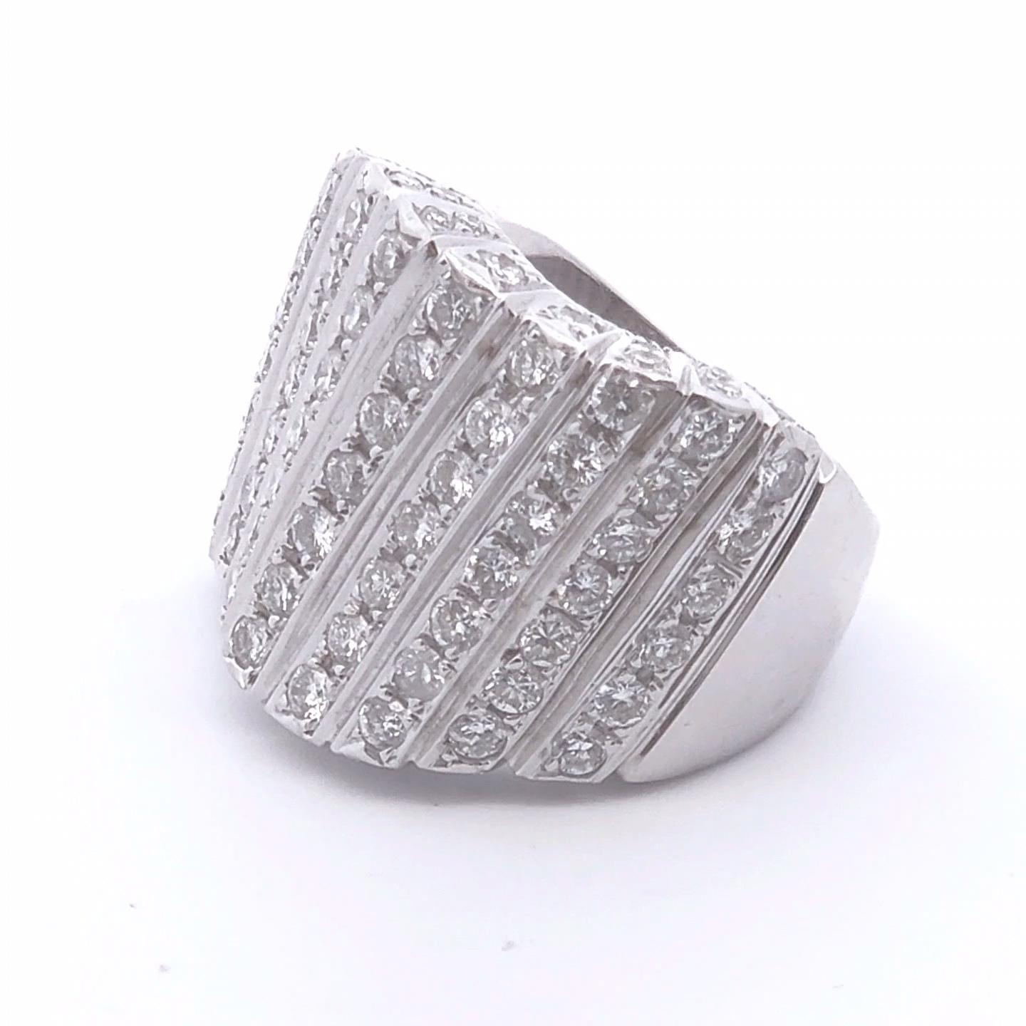 Women's or Men's 3.56ct Round Diamond Fashion Ring in 18k WG For Sale