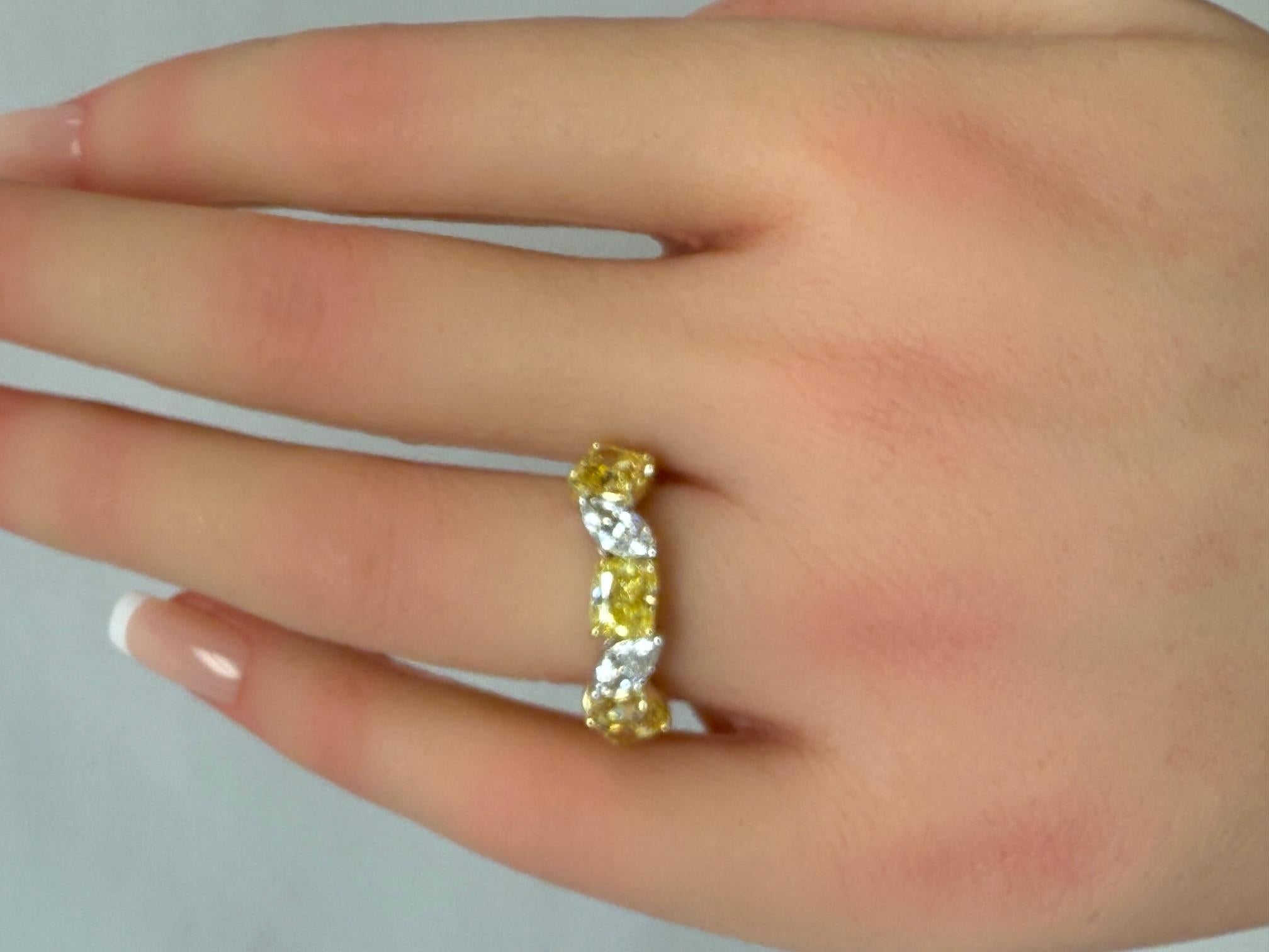 3,56ctw. Bague en diamant jaune fantaisie et diamant marquise en jaune 18 carats et platine en vente 5