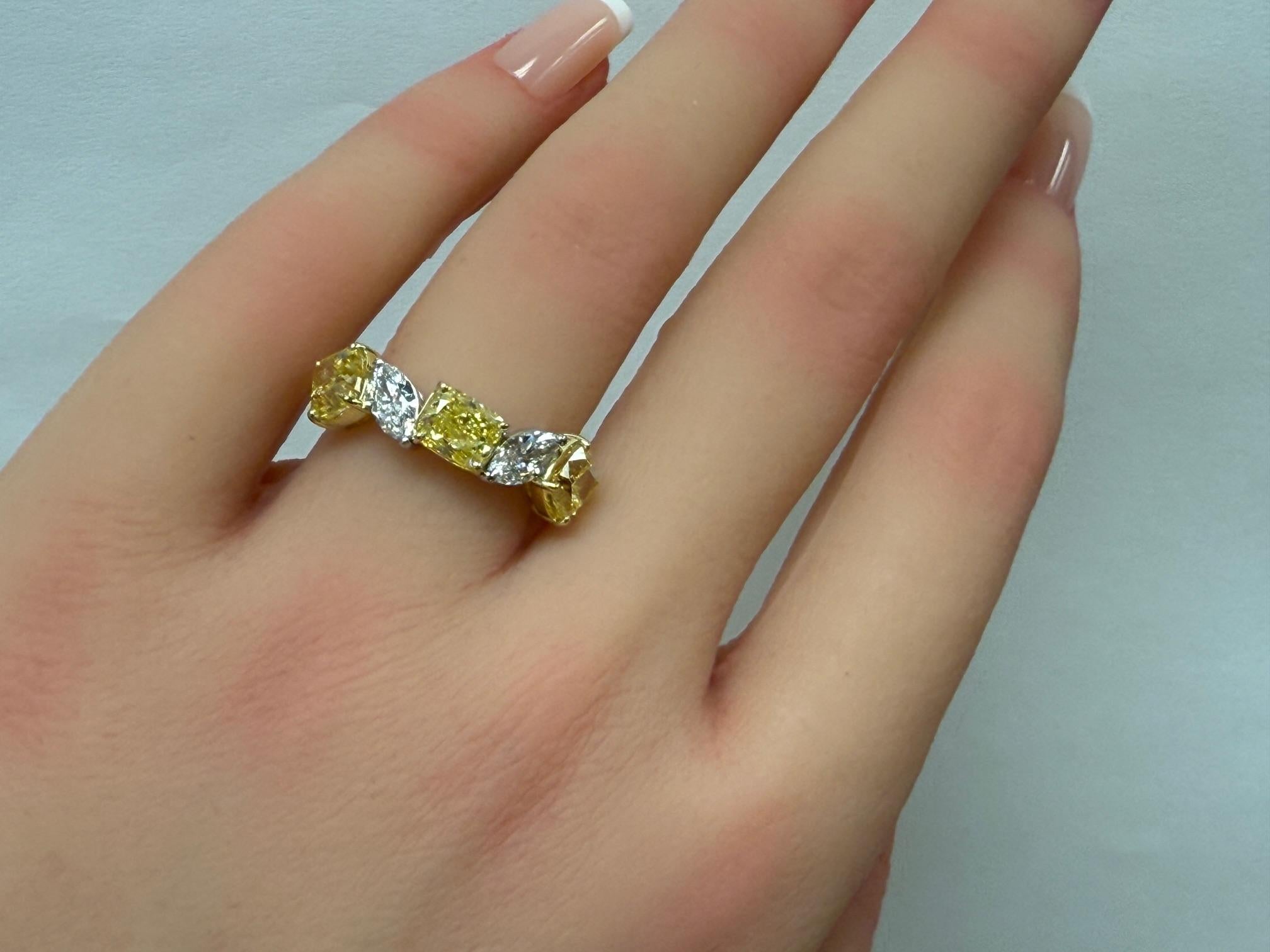 3,56ctw. Bague en diamant jaune fantaisie et diamant marquise en jaune 18 carats et platine en vente 3
