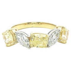 3,56ctw. Bague en diamant jaune fantaisie et diamant marquise en jaune 18 carats et platine