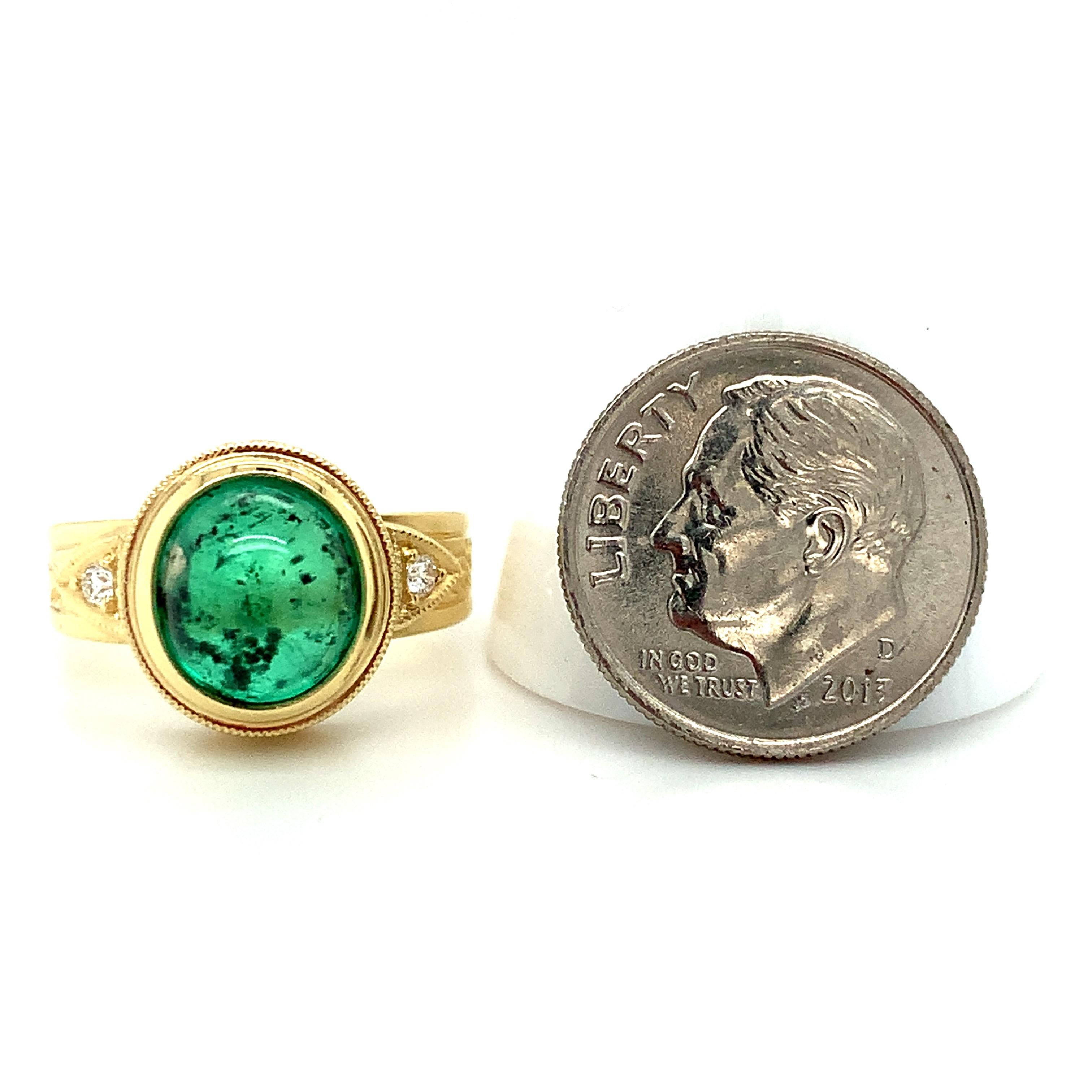 Emerald Cabochon and Diamond Hand Engraved 18k Yellow Gold Ring, 3.57 Carats For Sale 1