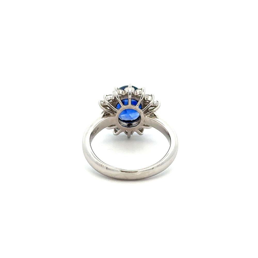 3,57 Karat Oval keine Hitze Ceylon Saphir GIA und Diamant Platin Aussage Ring im Zustand „Hervorragend“ im Angebot in Montreal, QC