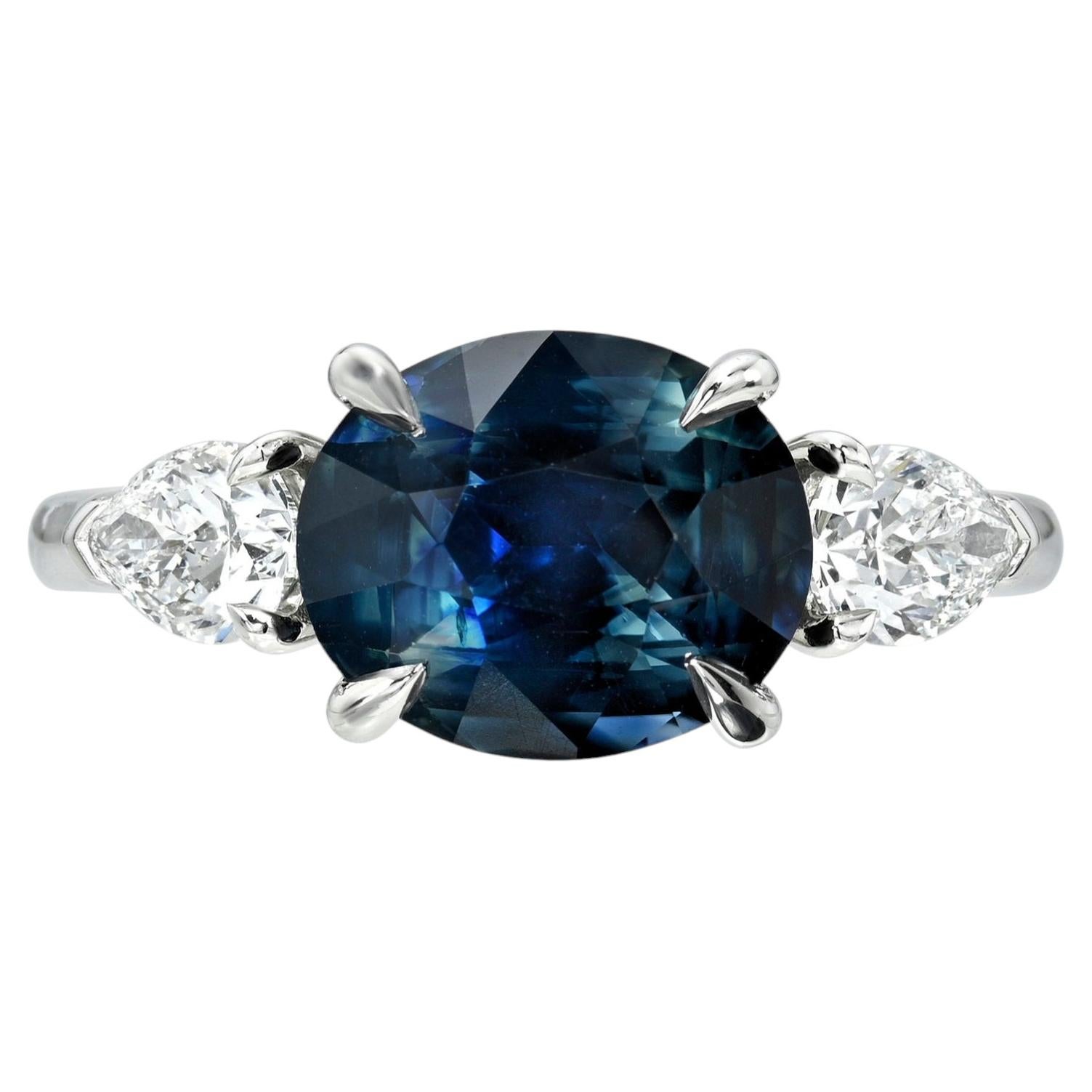 3,57 Karat Oval Teal Sapphire Platin Drei Stein Ring