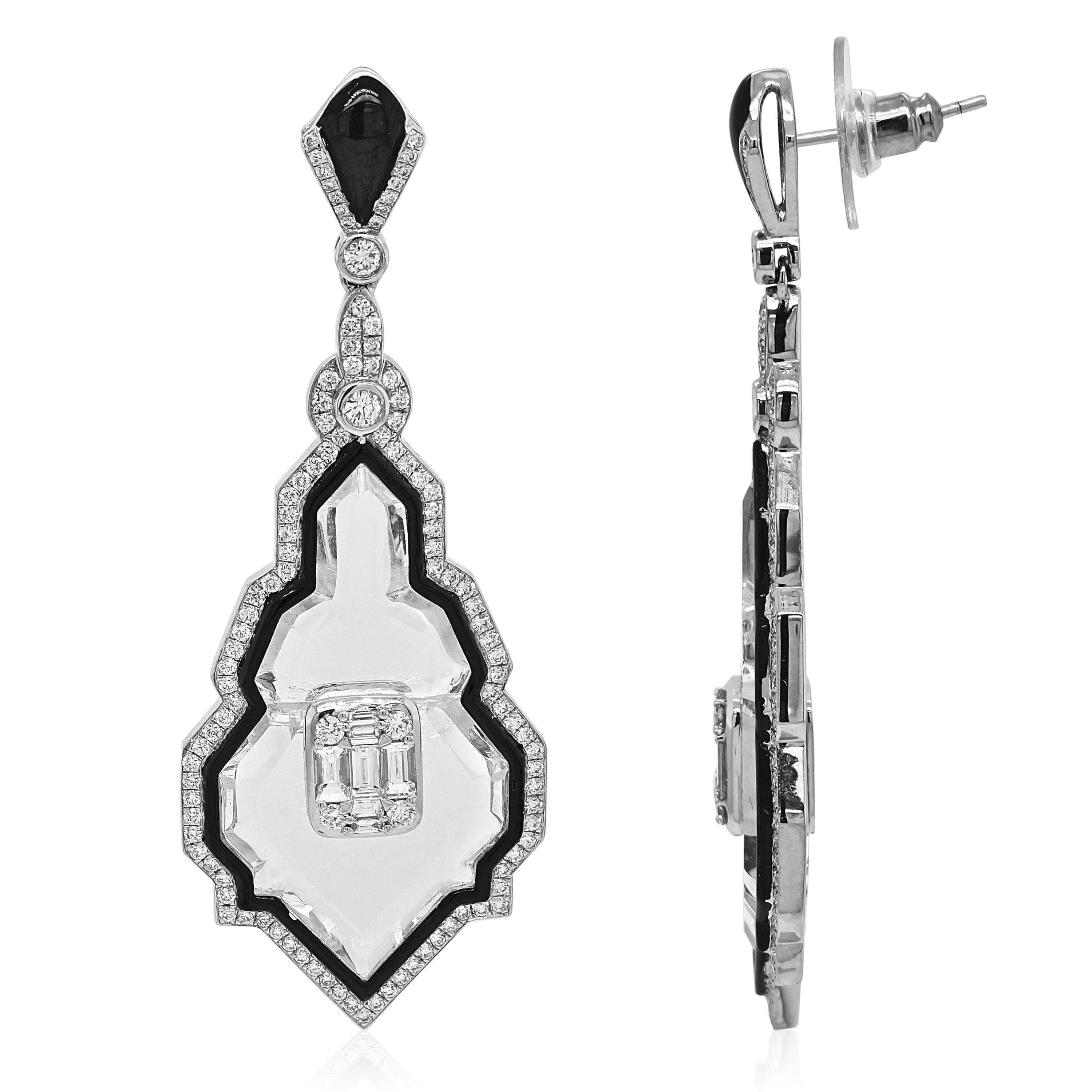 240 White Diamonds: 35.7 Carats
Metal: 18K White Gold, 18.68 Grams
