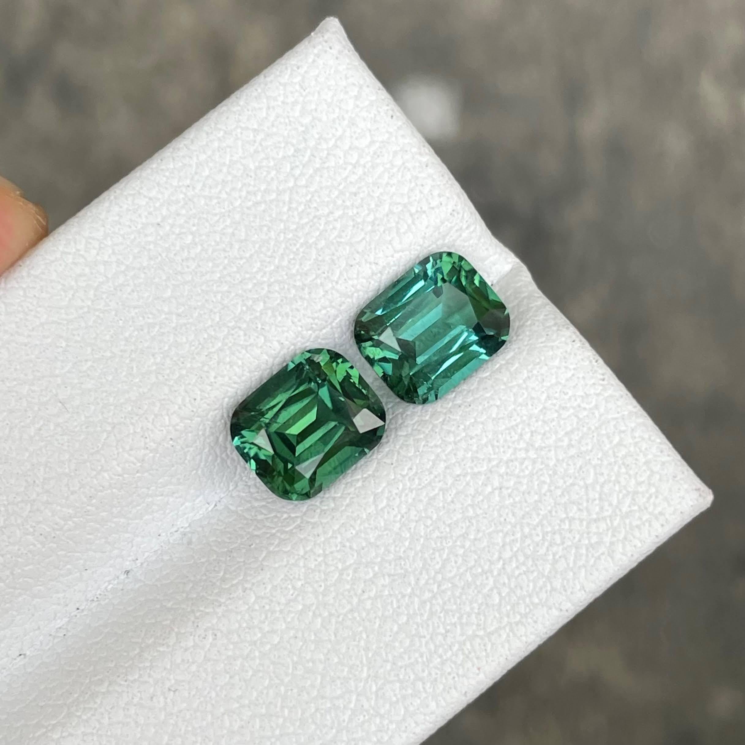 Moderno 3,57 carati di tormalina verde bluastra Coppia di gemme afghane con taglio a cuscino in vendita
