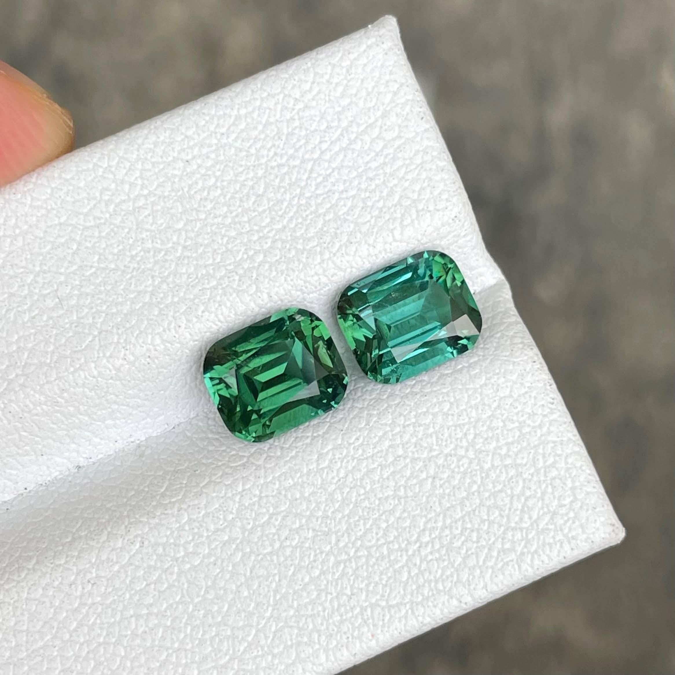 Taglio cuscino 3,57 carati di tormalina verde bluastra Coppia di gemme afghane con taglio a cuscino in vendita