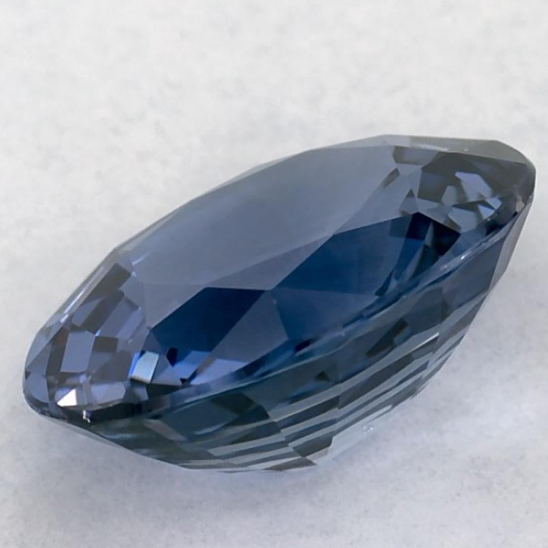 3.57 Karat Blauer Saphir Oval Loser Edelstein im Angebot 3