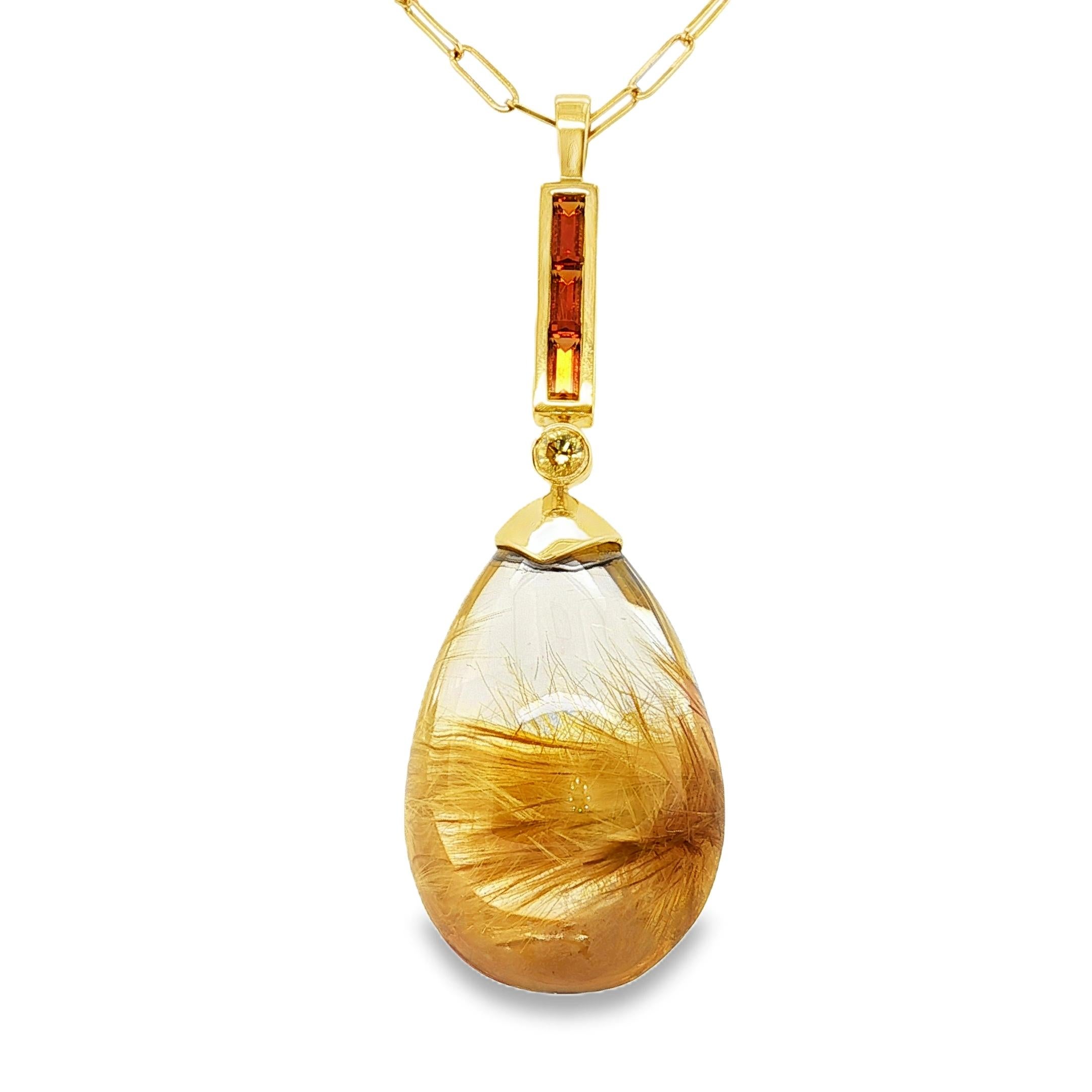 Ce pendentif en forme de goutte d'eau a une allure moderne et Art déco ! Il fait partie de notre collection 