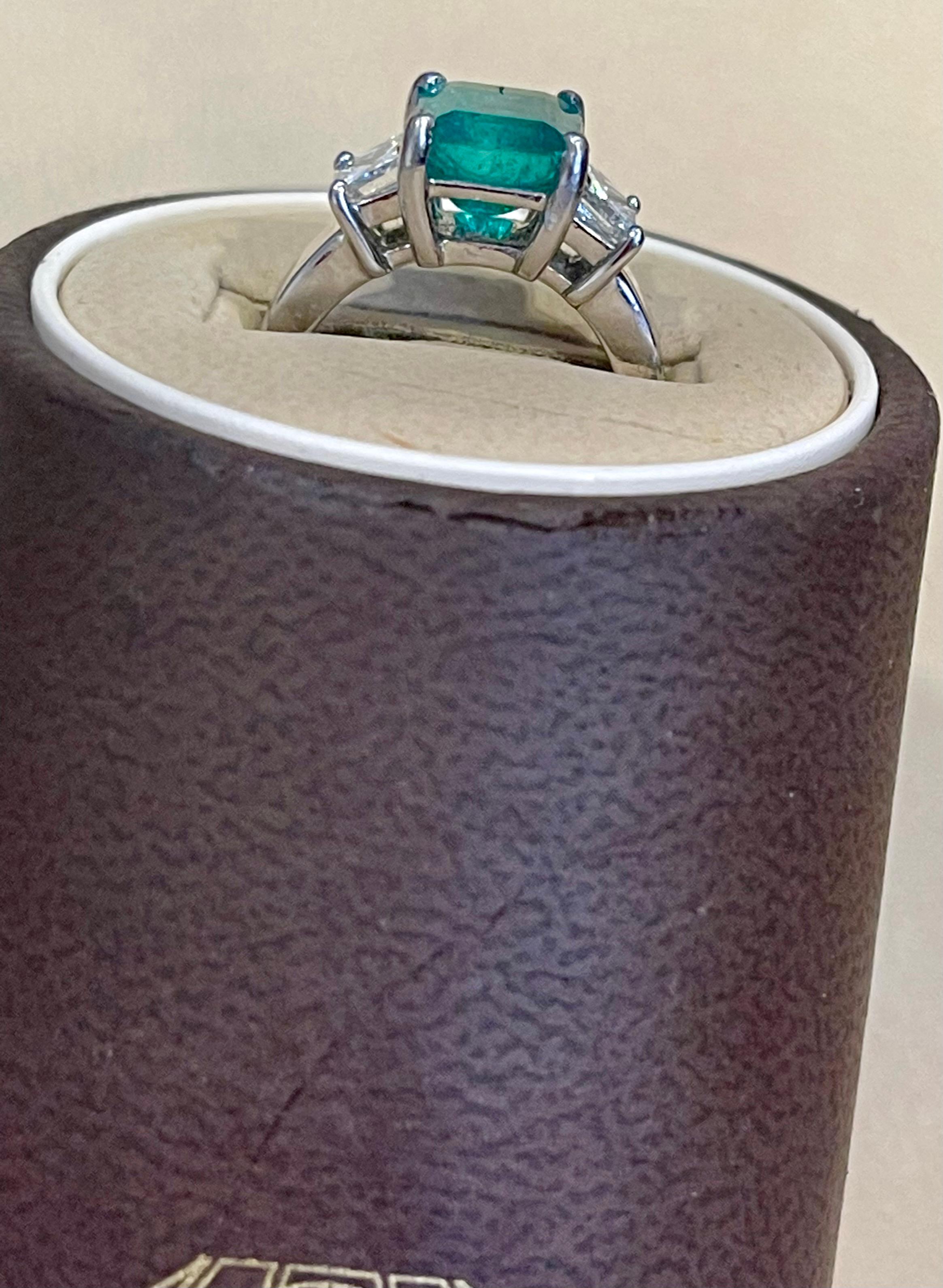 3.58 Carat Cushion Cut Colombian Emerald & 0.8 Ct Diamond Ring in 18K White Gold In Excellent Condition For Sale In New York, NY