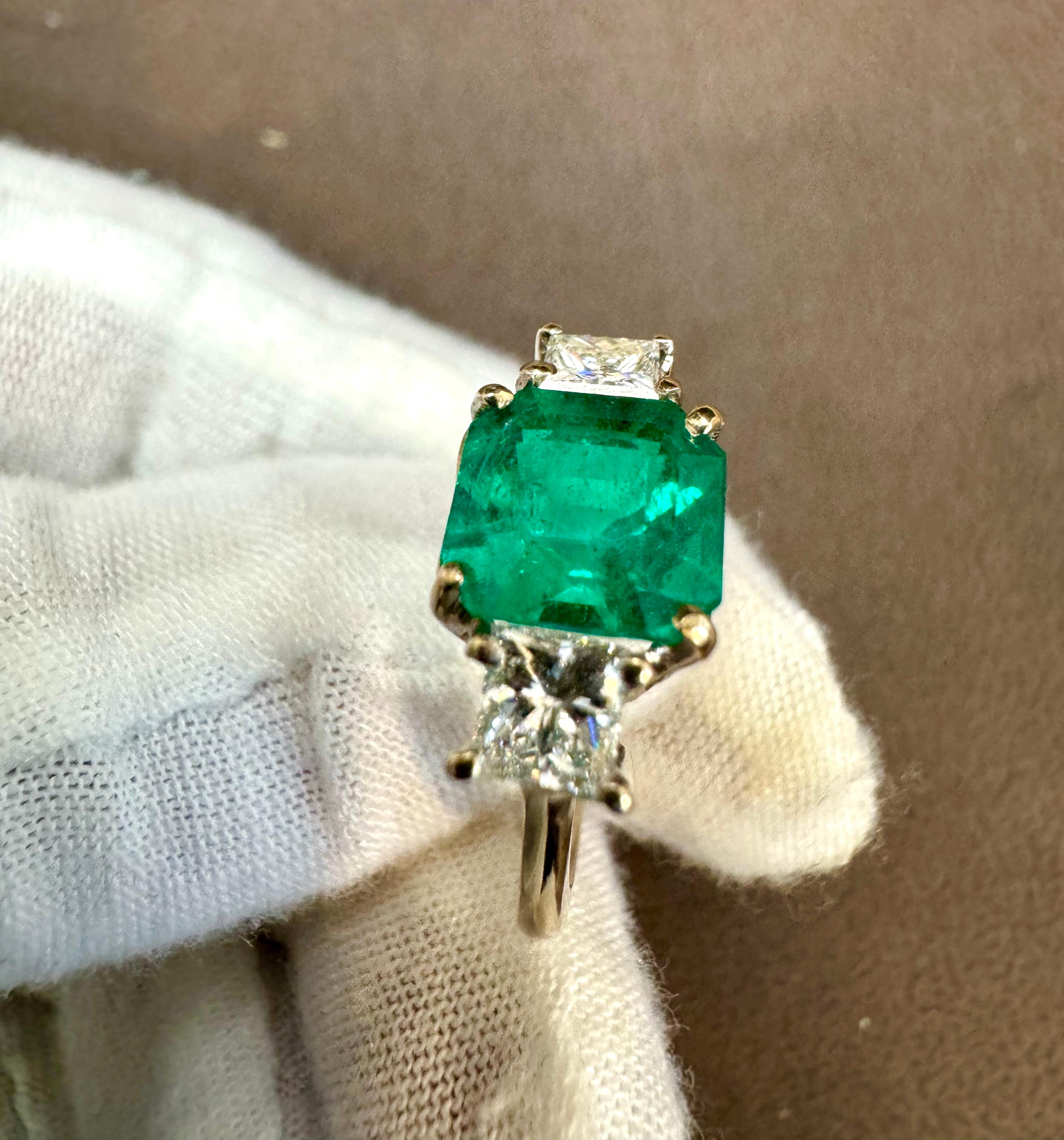 3.58 Carat Cushion Cut Colombian Emerald & 0.8 Ct Diamond Ring in 18K White Gold For Sale 2