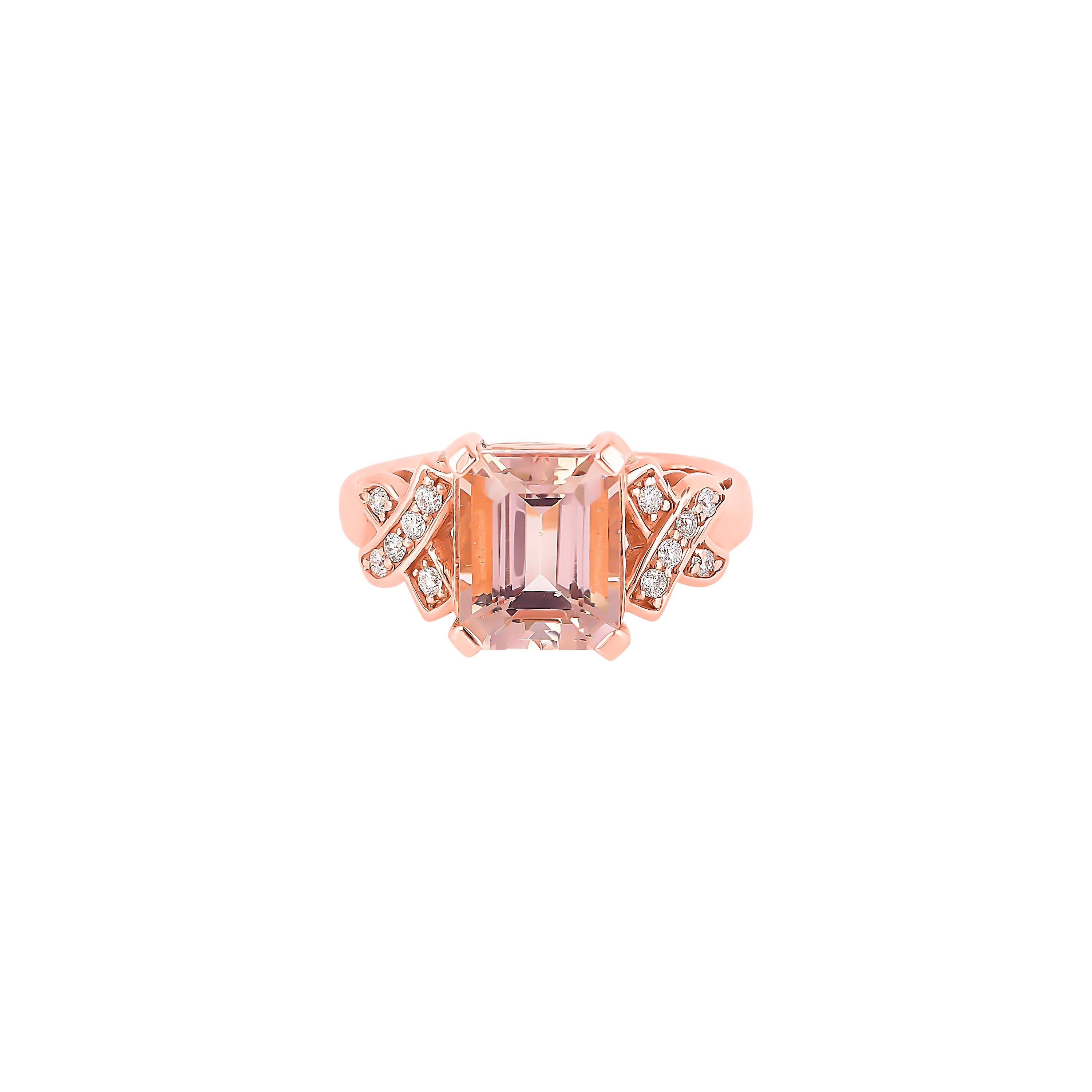 Contemporary 3.58 Carat Morganite and Diamond Ring in 18 Karat Rose Gold For Sale
