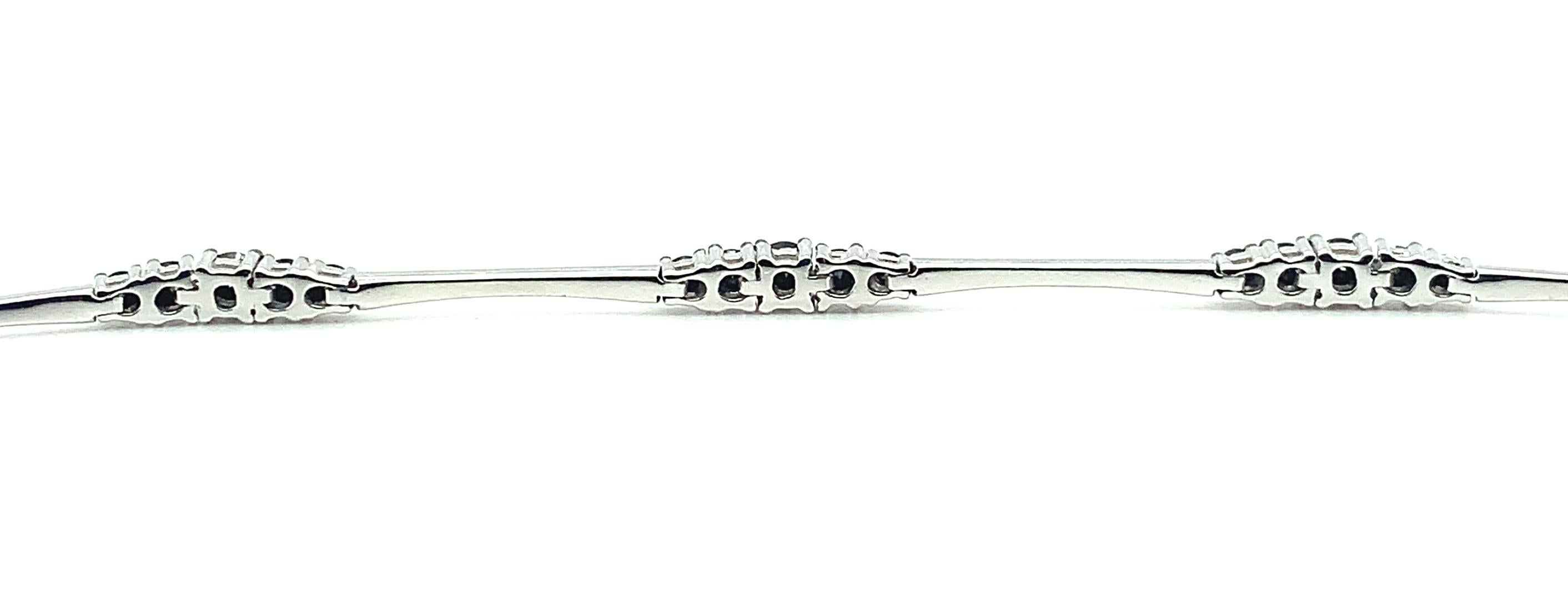3.58 Carat Total Black, White Diamond and White Gold Bangle Tennis Bracelet In New Condition In Los Angeles, CA