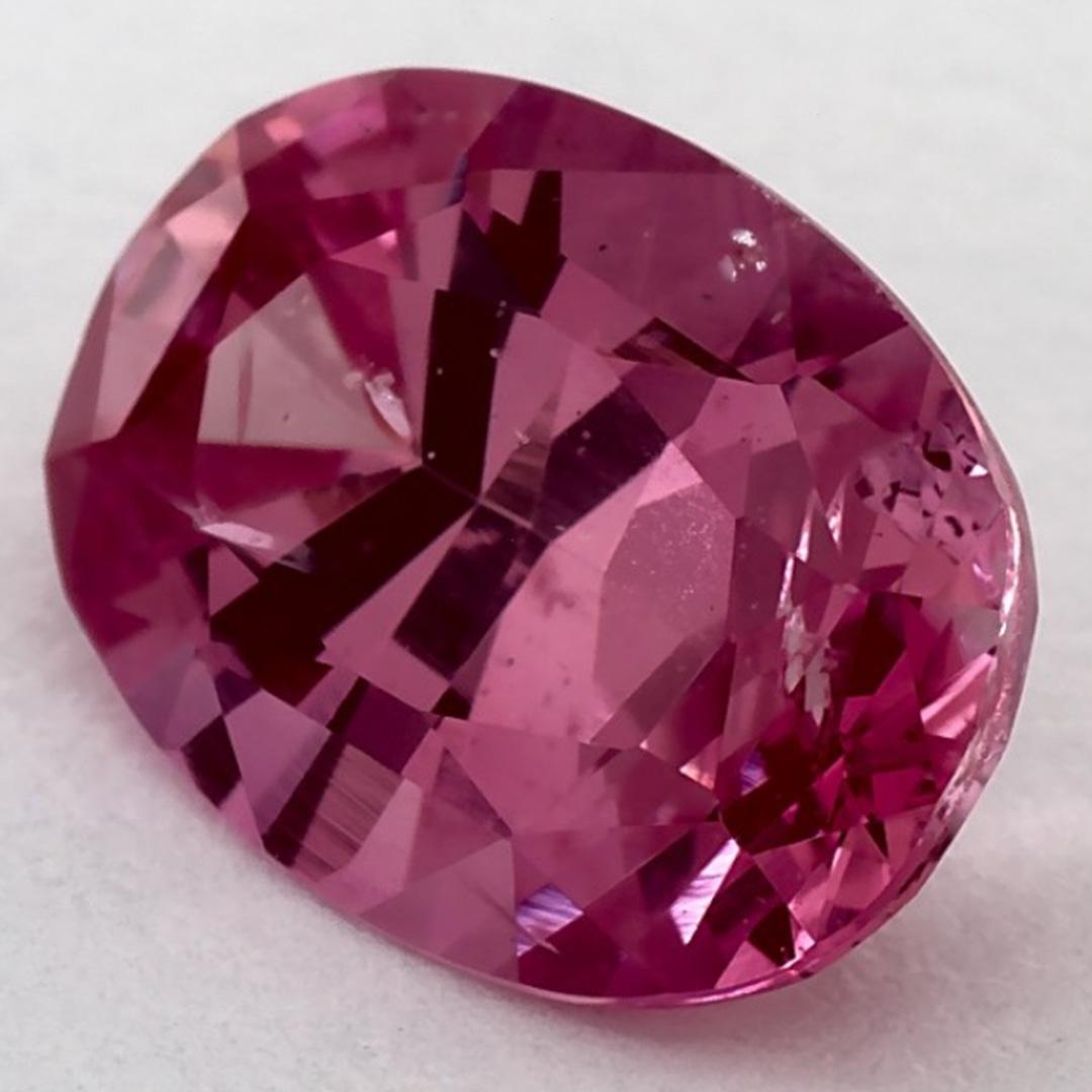 Questo zaffiro rosa naturale offre eleganza e raffinatezza. Con la sua ricca saturazione del colore e il taglio preciso, è il centro perfetto per un anello di fidanzamento o per un design di gioielli di lusso.

Questo zaffiro proviene dallo Sri