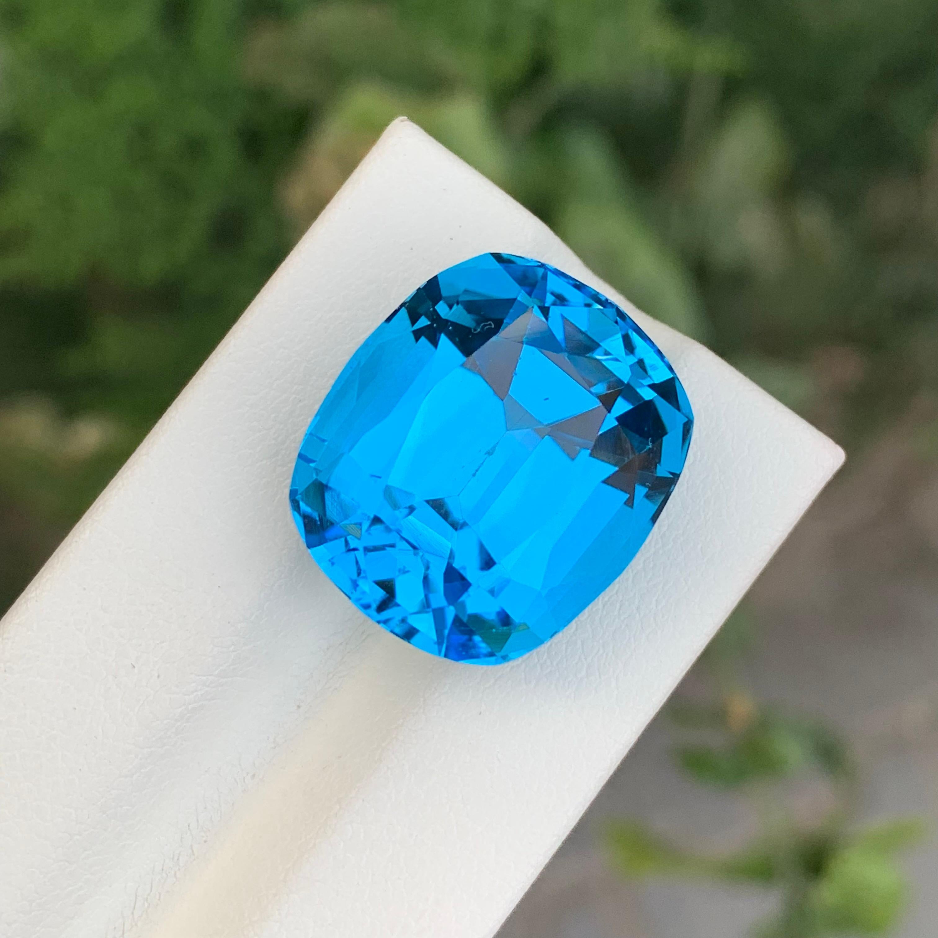 Topacio azul eléctrico suelto
Peso: 35,85 quilates
Dimensiones: 19,3 x 16,7 x 13,6 Mm
Origen: Brasil
Forma: Cojín
Color: Azul eléctrico
Certificado: A petición del cliente

Beneficios de llevar una piedra de topacio azul:
Ayuda a mejorar la