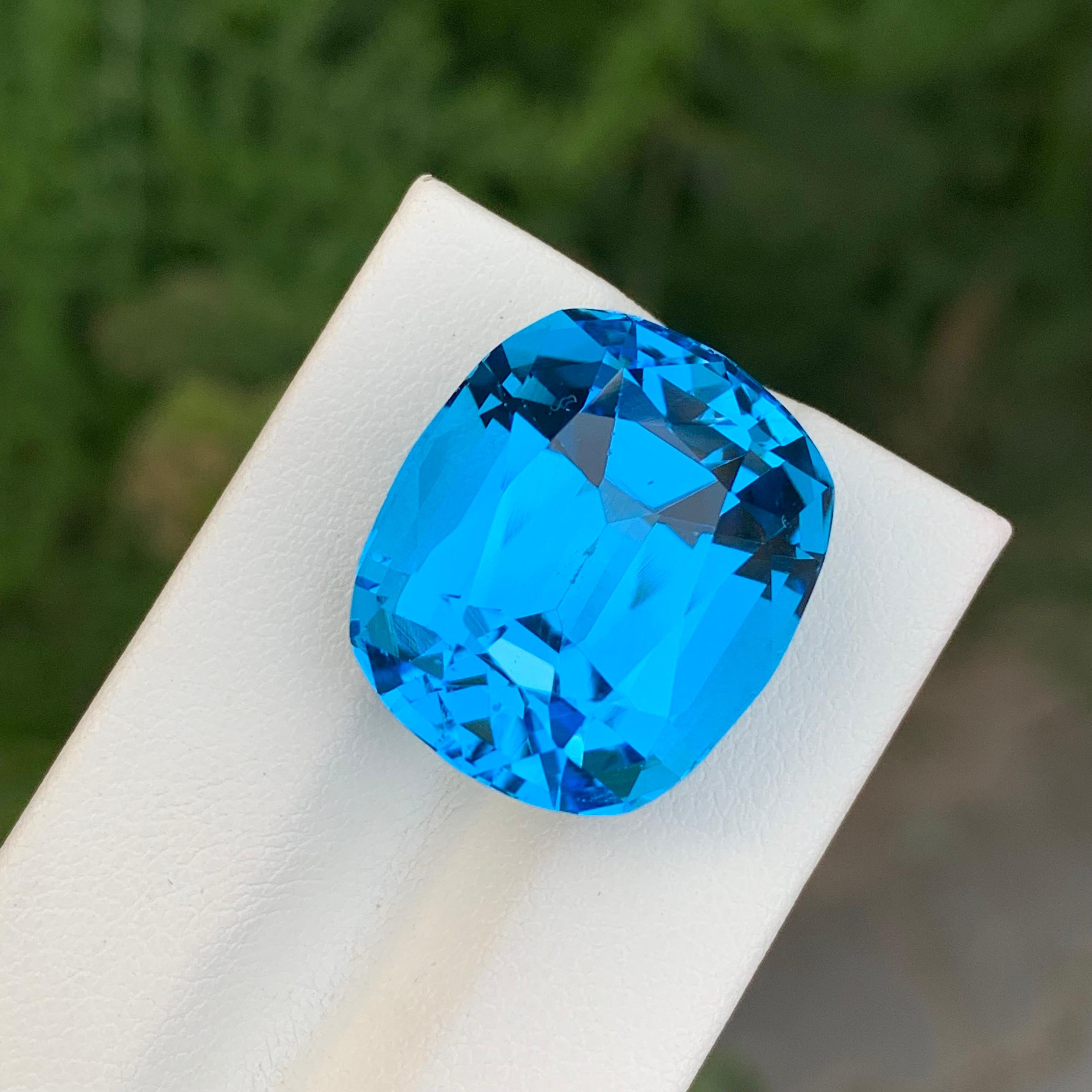 Femenino o masculino 35,85 quilates Glamurosa gema suelta de topacio azul eléctrico en forma de cojín en venta