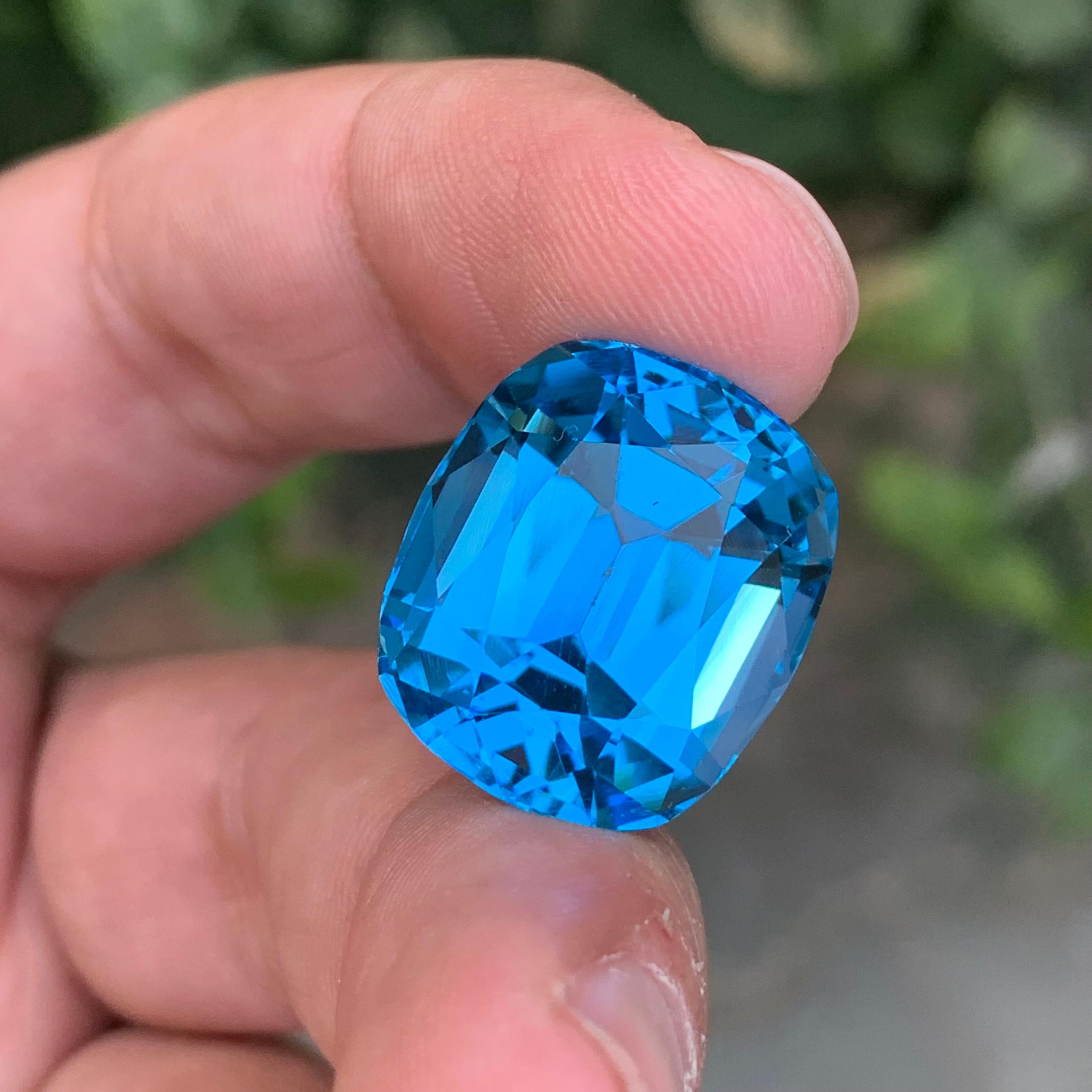 35,85 quilates Glamurosa gema suelta de topacio azul eléctrico en forma de cojín en venta 2