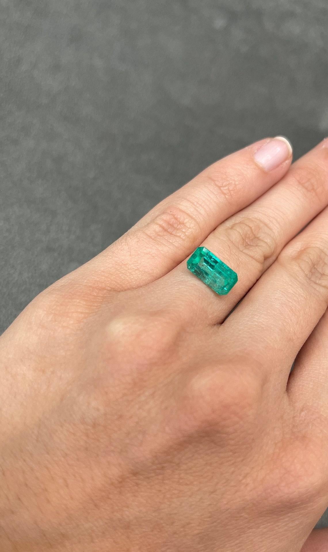 3.58ct Bluish Green Elongated Emerald Cut Colombian Gem Genuine May Birthstone (pierre de naissance de mai) Unisexe en vente