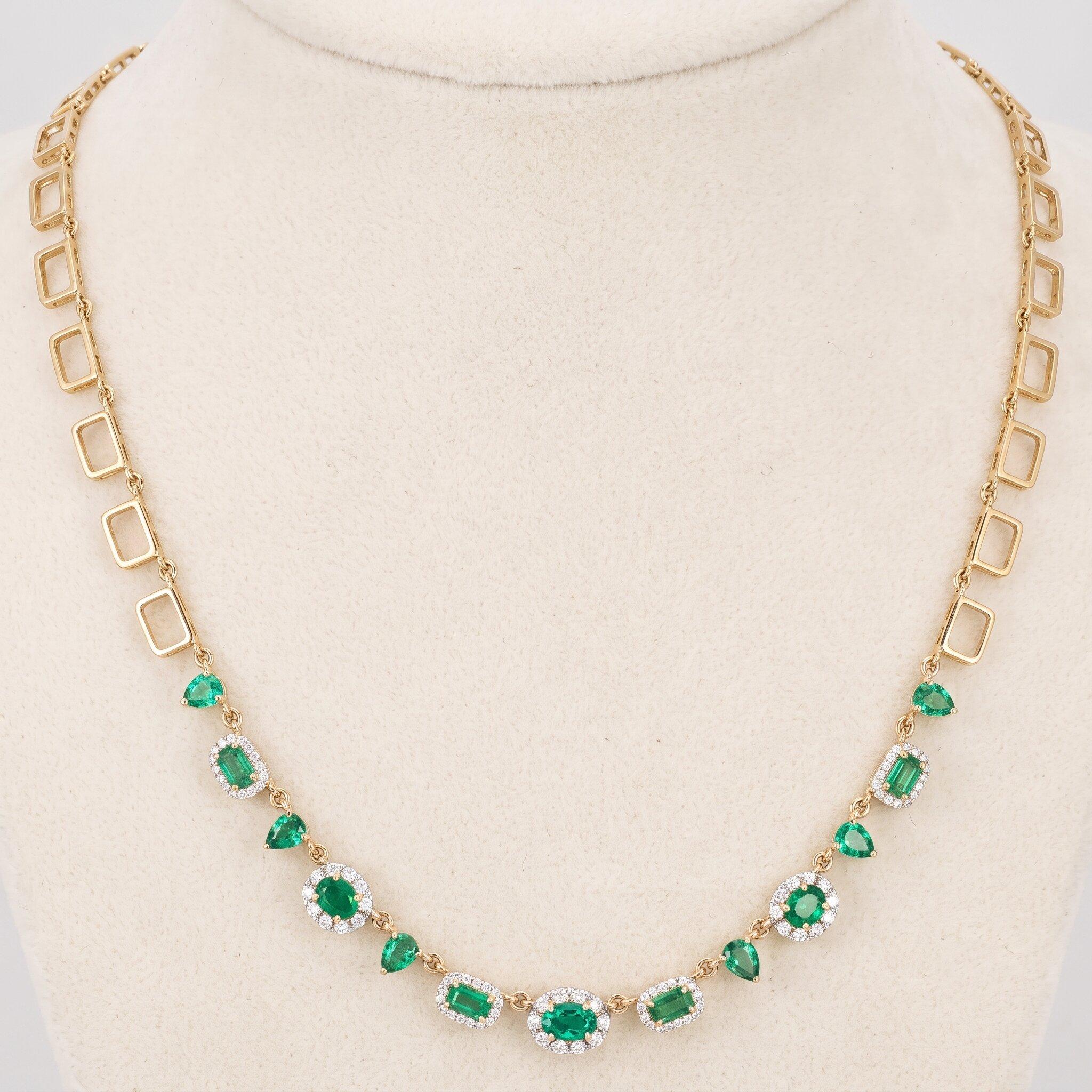 Collar de eslabones de oro amarillo de 14K con esmeraldas de 3,58 ct y diamantes de 0,76 ct en venta