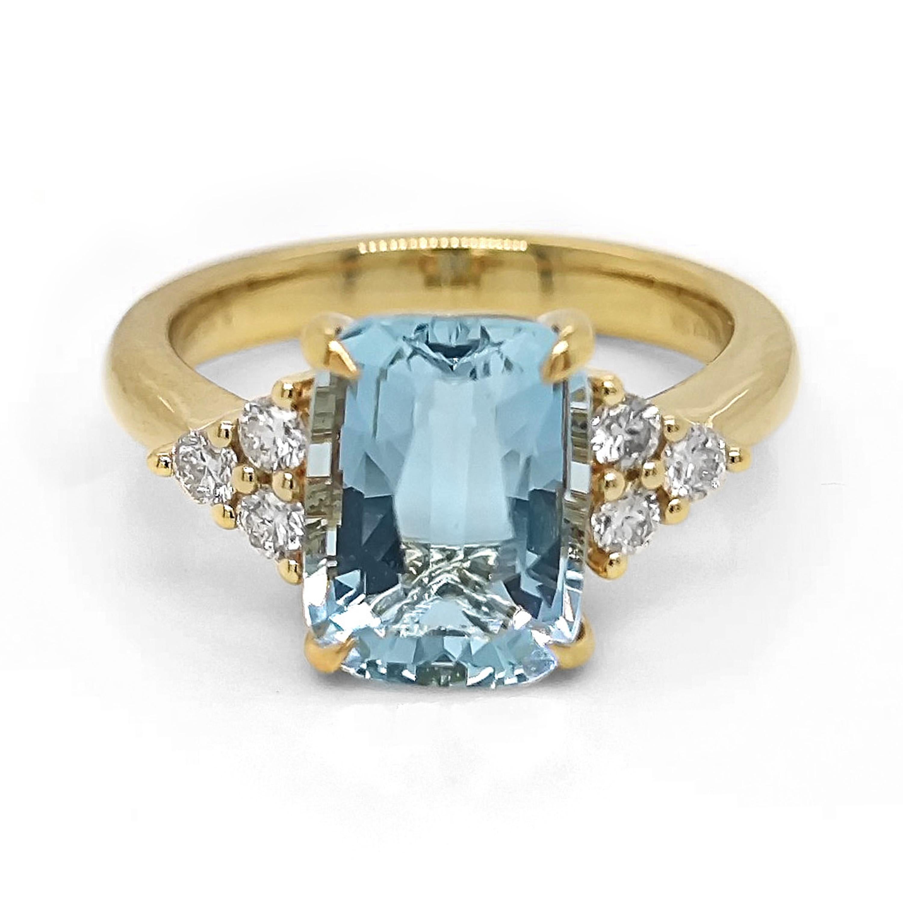 1 Aquamarine Gemstone: 3.3 Carats
6 White Round Diamonds: 0.29 Carats
Metal: 18K Yellow Gold, 5.10 Grams
