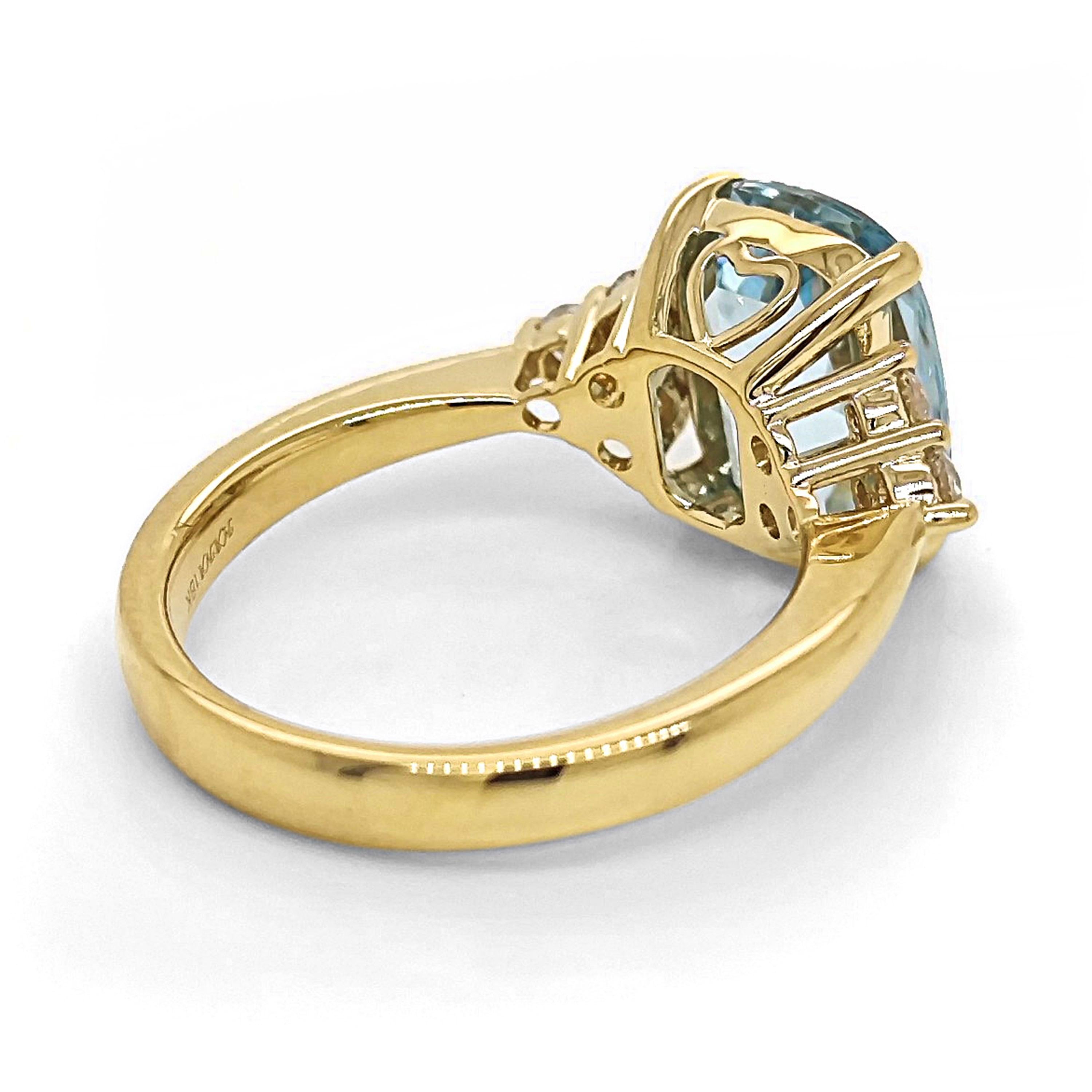 Mixed Cut 3.59 Carat Aquamarine and White Diamond Yellow Gold Ring For Sale