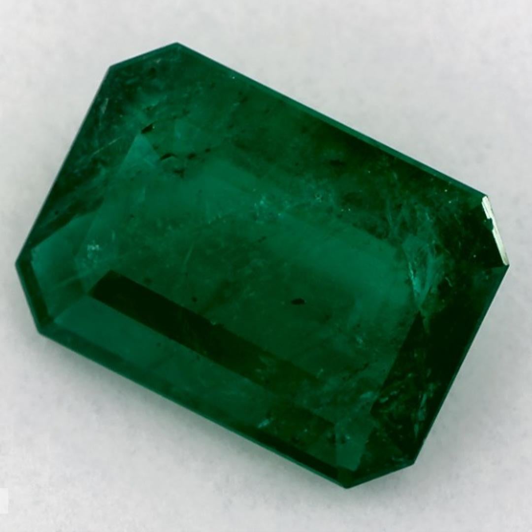Con un vibrante tono verde, la piedra de nacimiento de mayo es un símbolo del renovado crecimiento primaveral. 

Explora la vibrante colección de esmeraldas, rubíes y zafiros de nuestra tienda, disponibles como gemas sueltas y combinadas con nuestra