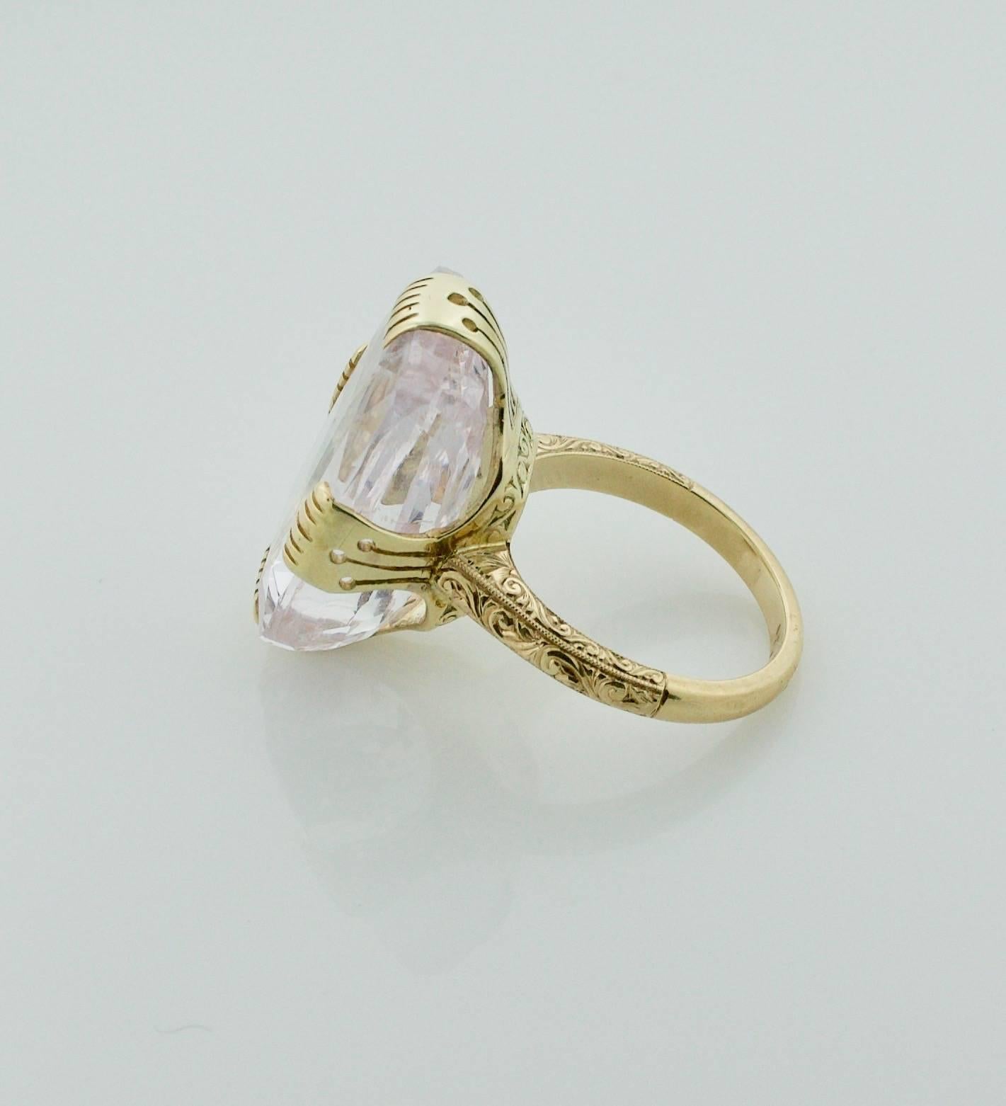 35.90 Carat Pastel Pink Sapphire Ring in 18 Karat Yellow Gold In Excellent Condition For Sale In Wailea, HI
