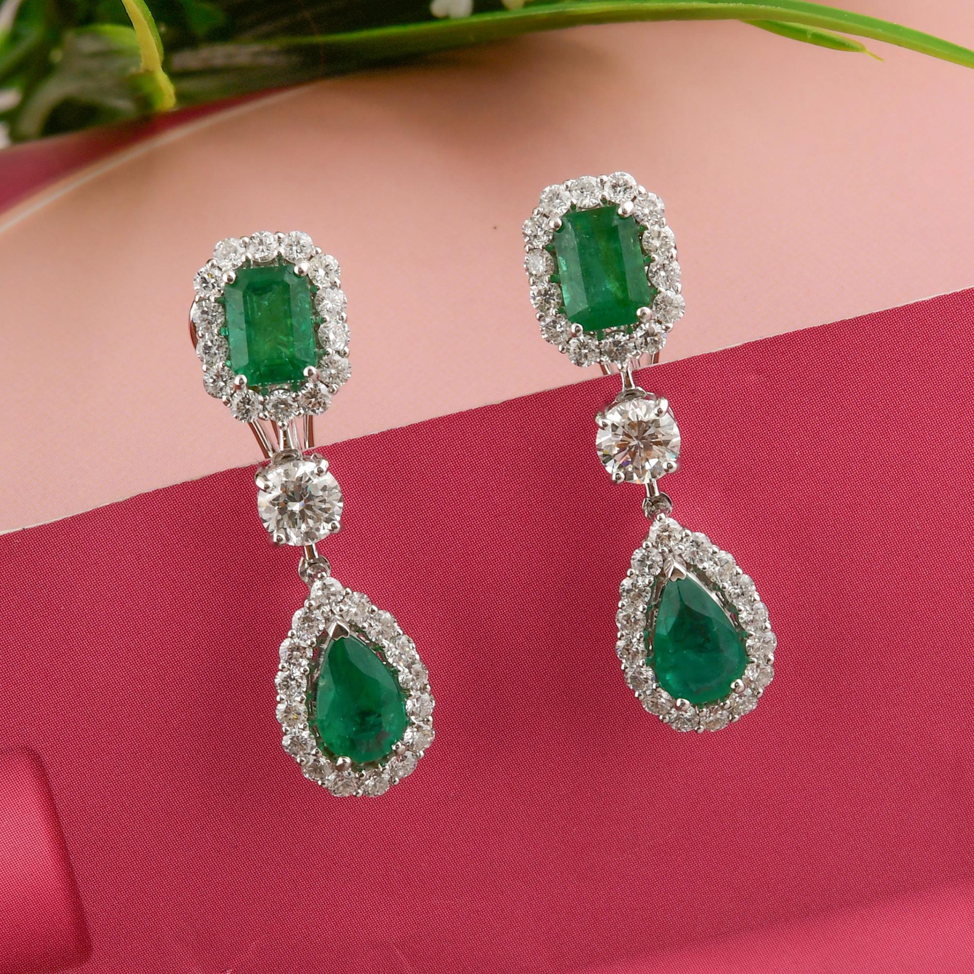 3,59 Karat Oktagon Smaragd Birne Tropfen Ohrringe 2,88 Karat Halo Diamant 18k Weißgold im Angebot 3