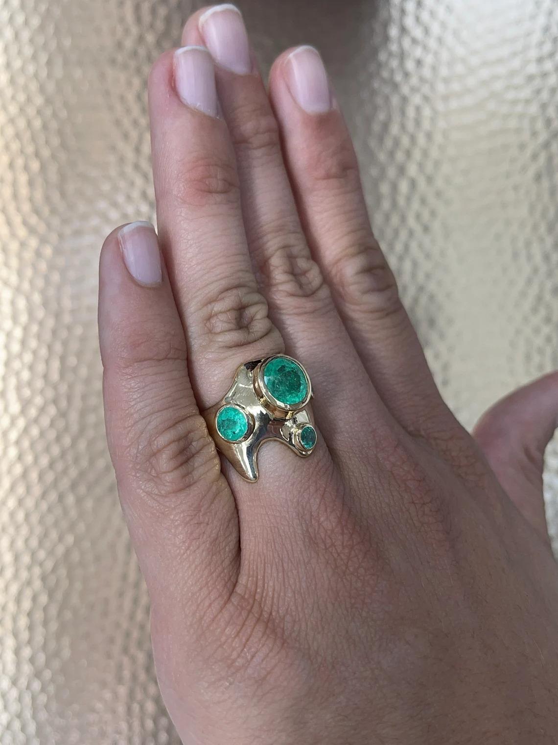 3.59tcw 14K Colombian Emerald Multi Round Cut Chunky Bezel Irregular Gold Ring In New Condition For Sale In Jupiter, FL