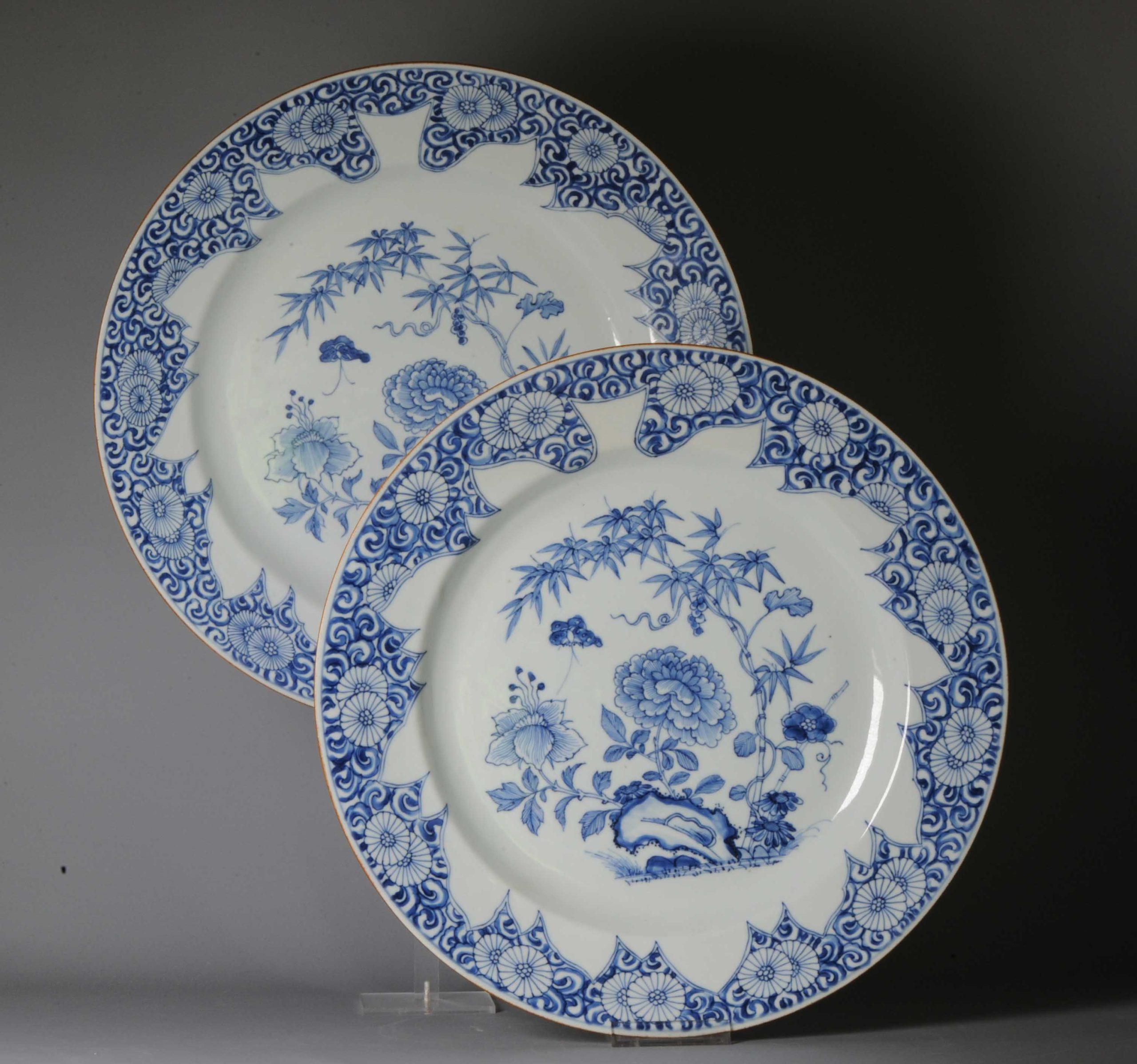 Qing Pair Chinese export porcelain Blue White Large dishes with Leafs deco