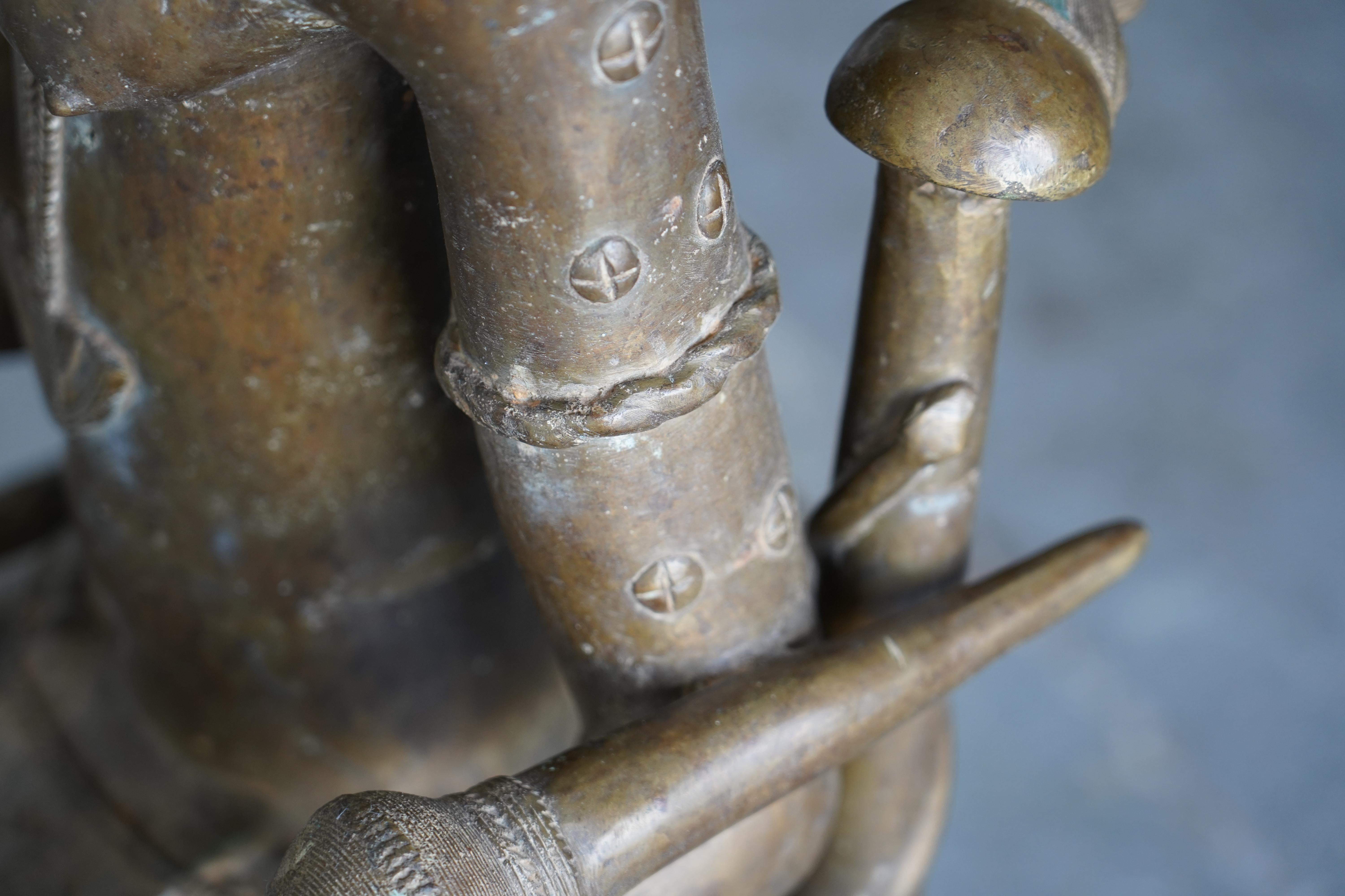 3.5ft African Tribal Art Large Bronze Baule Ancestor Sitting King Figure Statue en vente 12