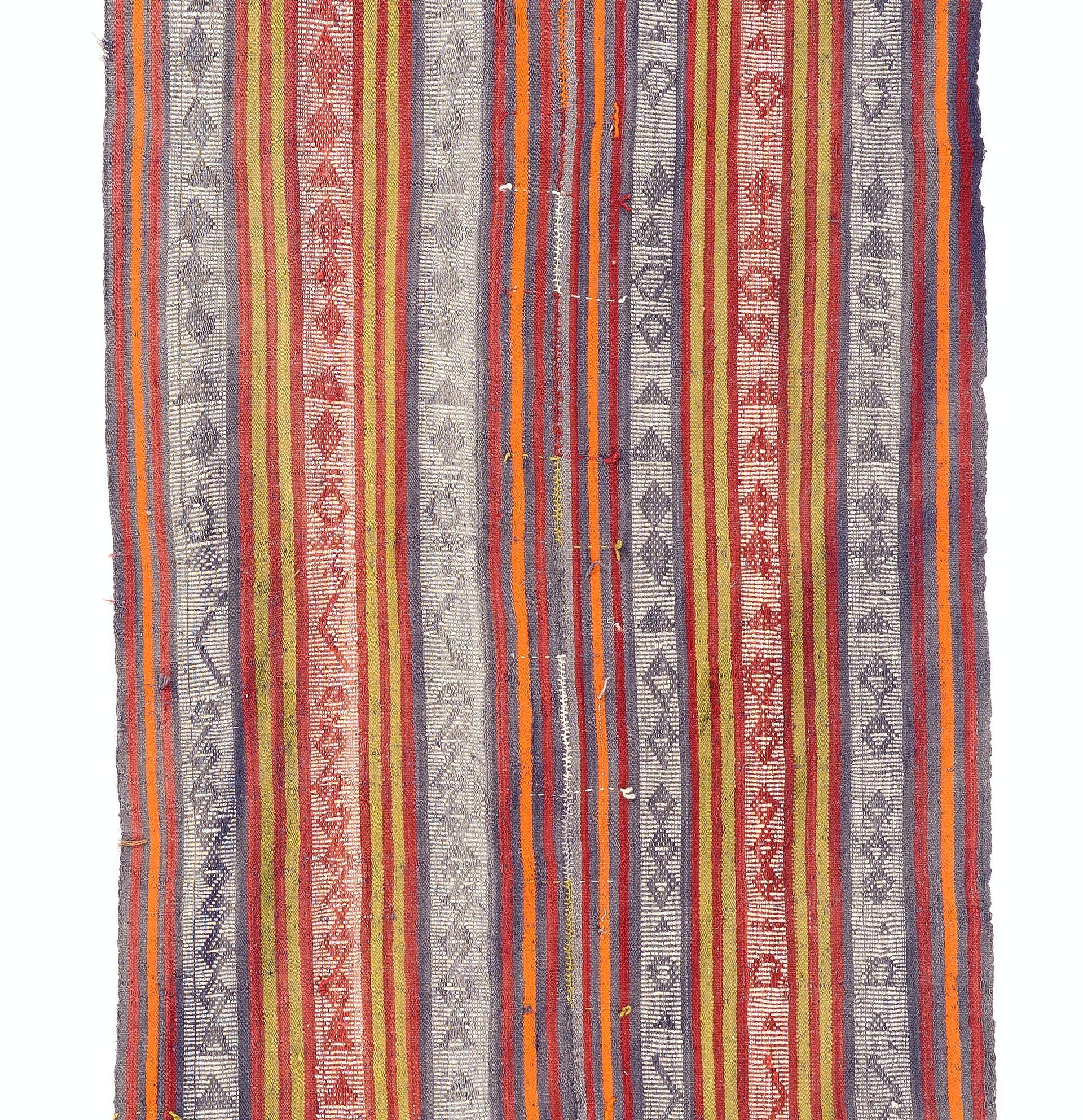 3.5x11.5 Ft Nomadischer handgewebter Kilim Läufer Teppich. Flachgewebter türkischer Wollteppich (Kelim) im Angebot