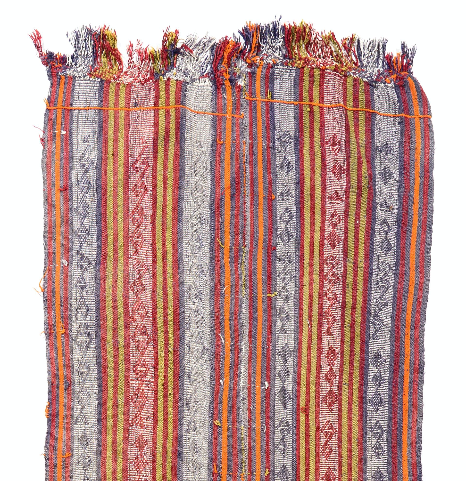 3.5x11.5 Ft Nomadischer handgewebter Kilim Läufer Teppich. Flachgewebter türkischer Wollteppich (Türkisch) im Angebot