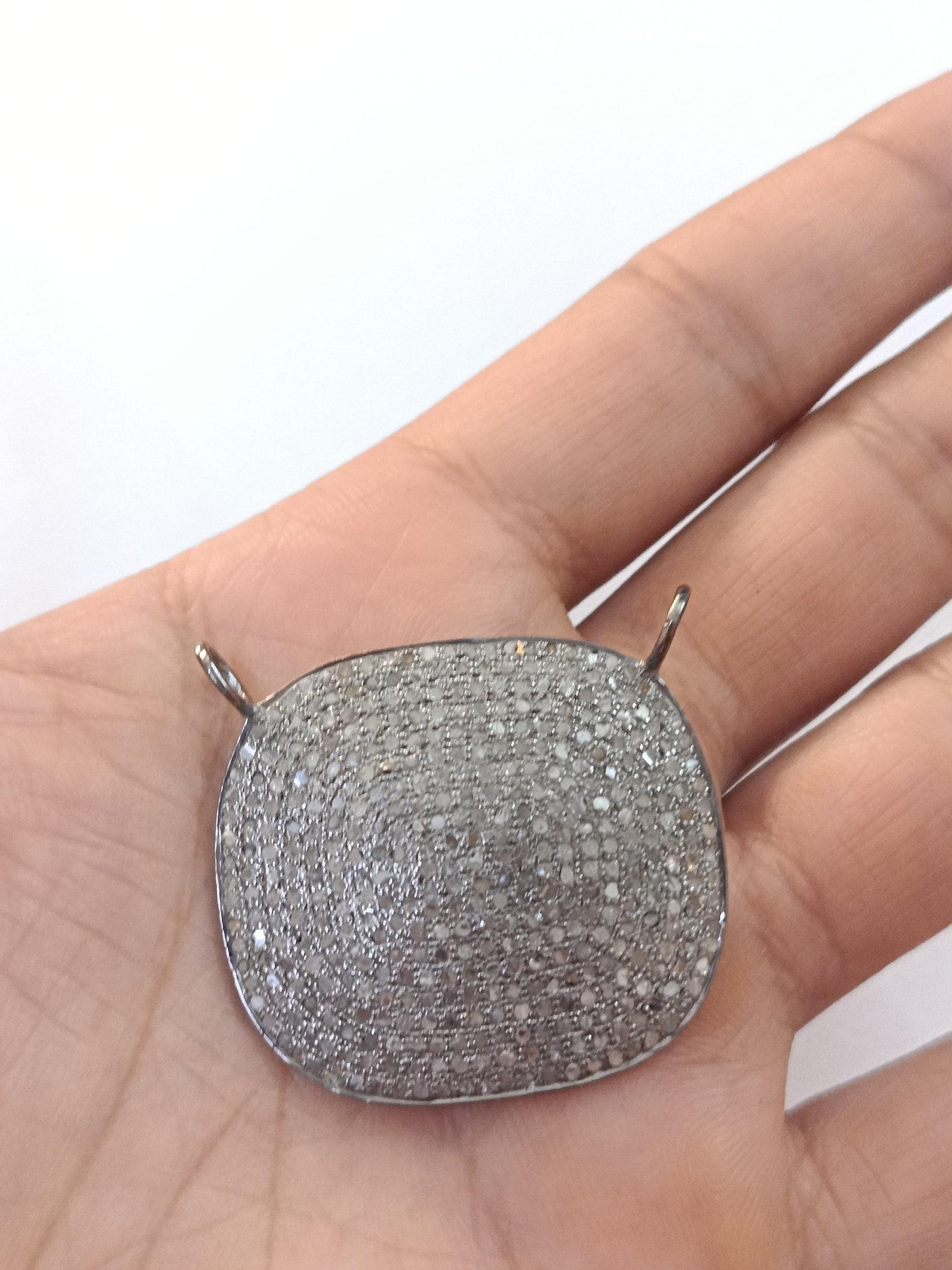 Taglio rotondo Connettore per collana con diamante Pave 35x32 mm in argento Sterling 925 Forma quadrata. in vendita